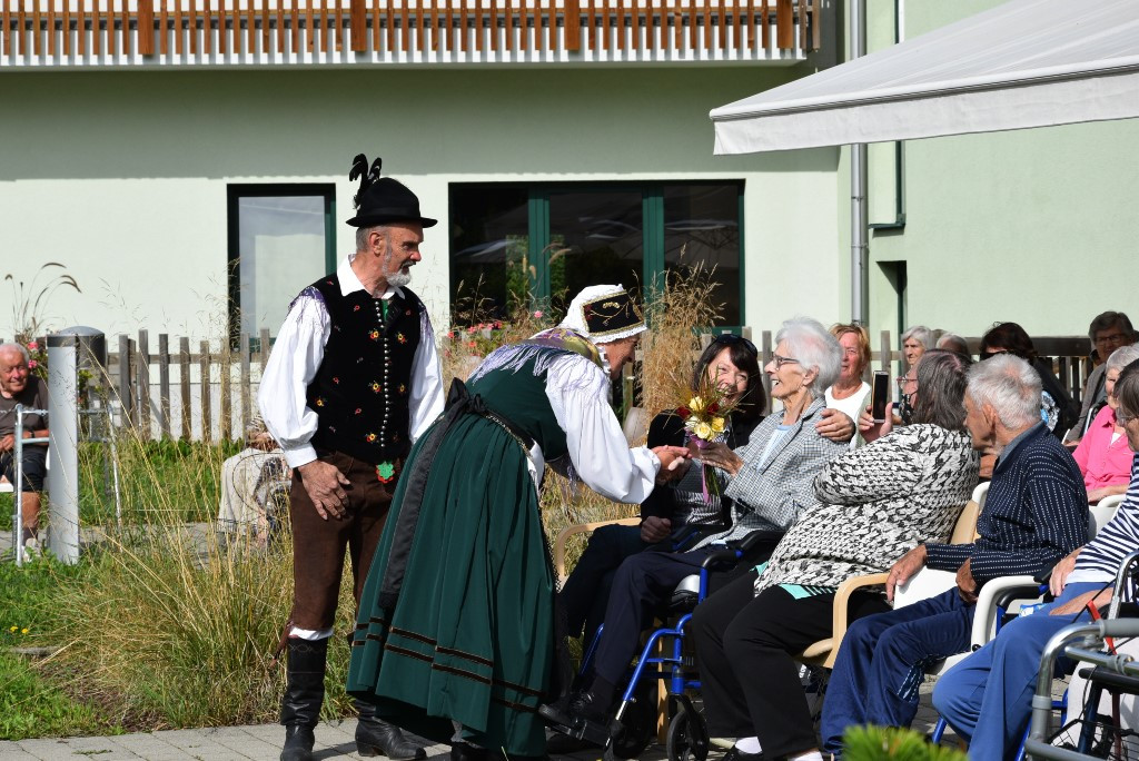 Slovenska glasba in ples v parku doma Viharnik
