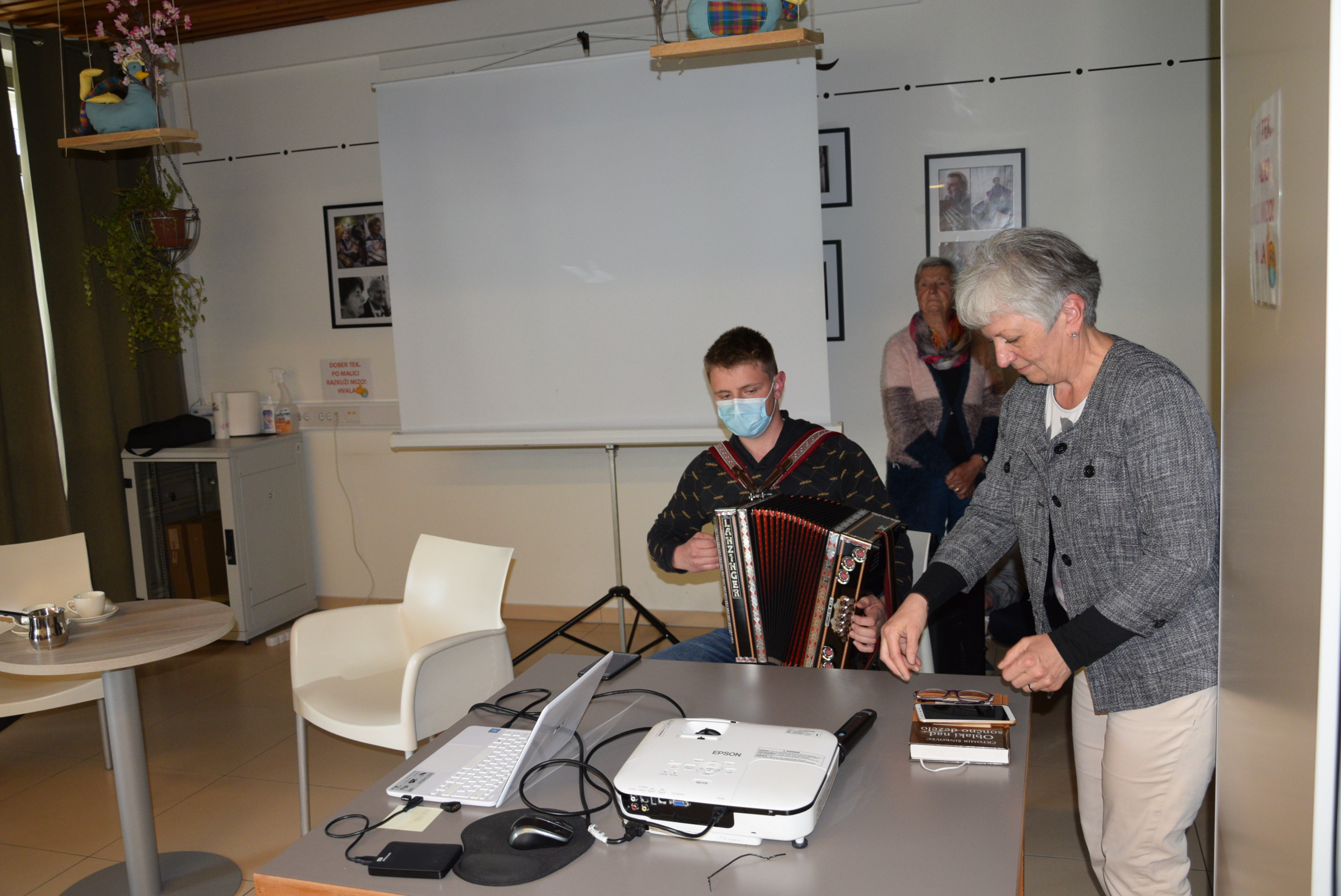 Slovenski teden v Viharniku