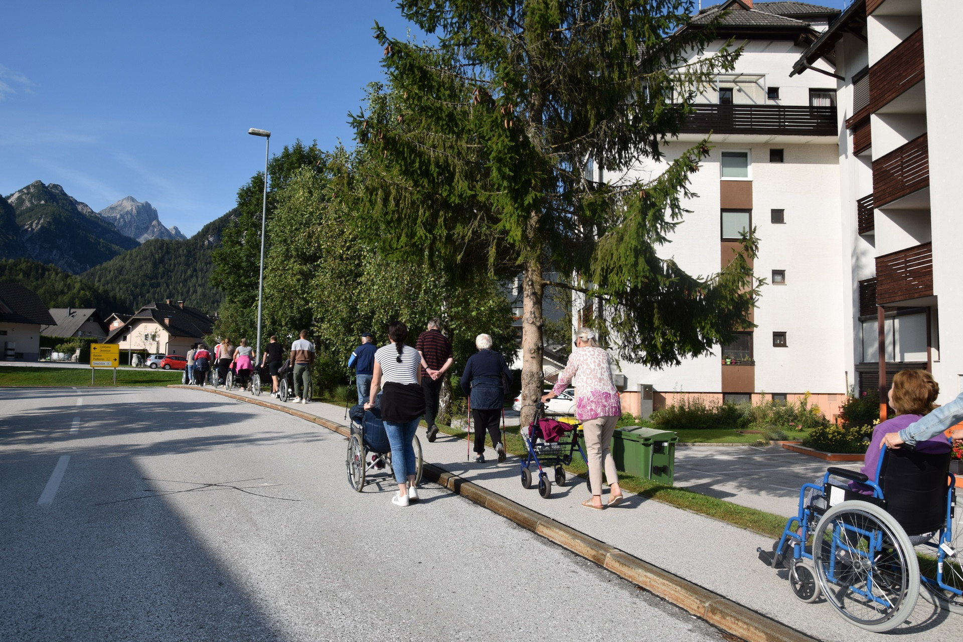Sprehod in kavica v Kranjski Gori