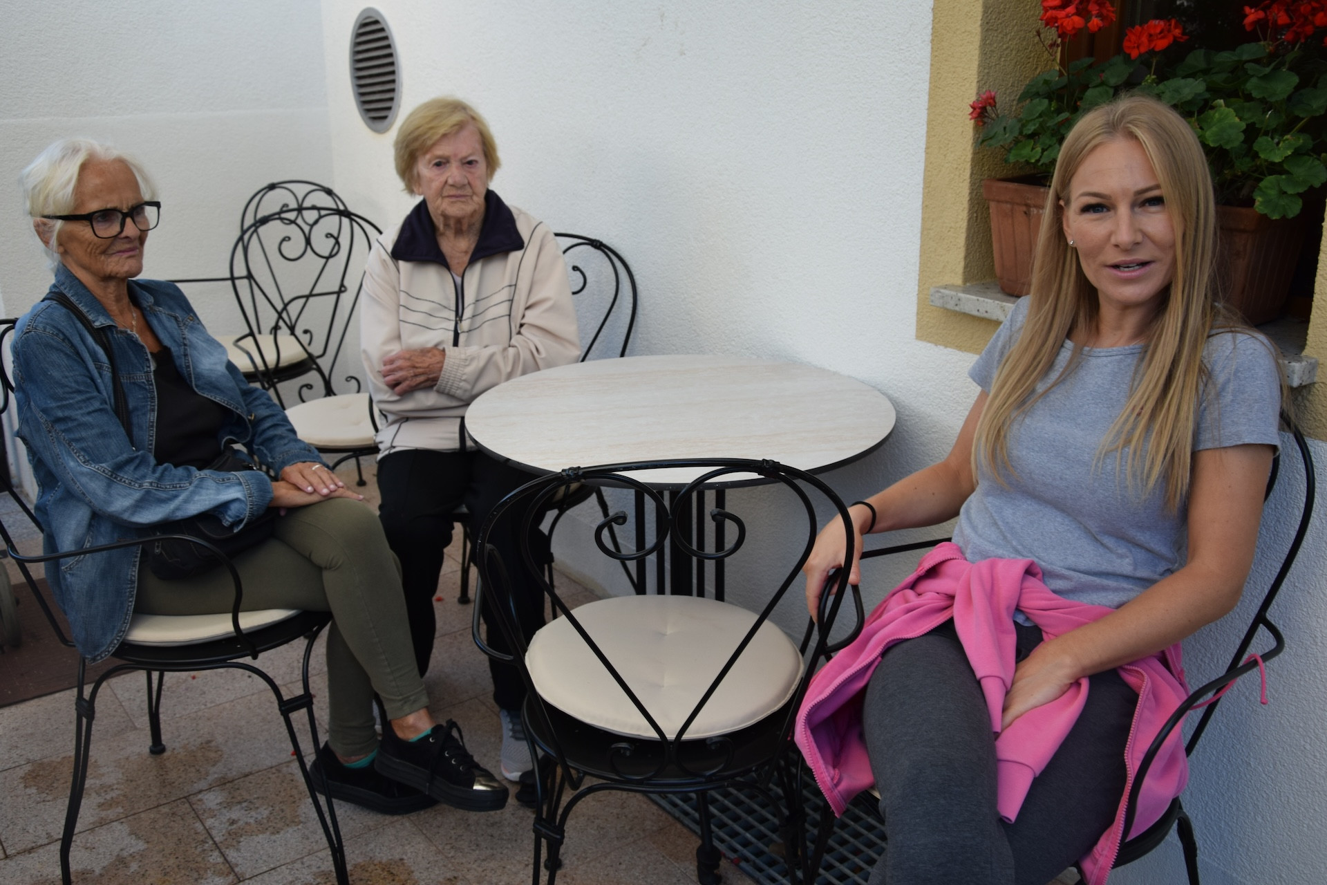 Sprehod in kavica v Kranjski Gori