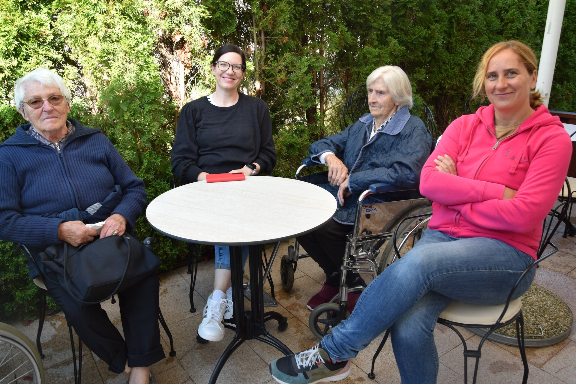 Sprehod in kavica v Kranjski Gori