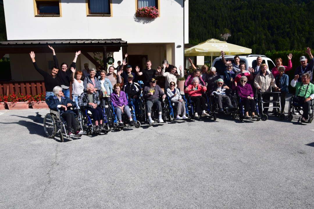 Sprehod in kavica v Kranjski Gori