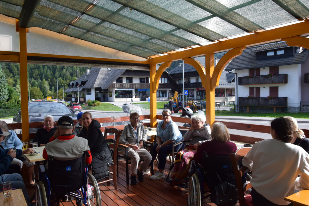 Sprehod po mestu in kavica