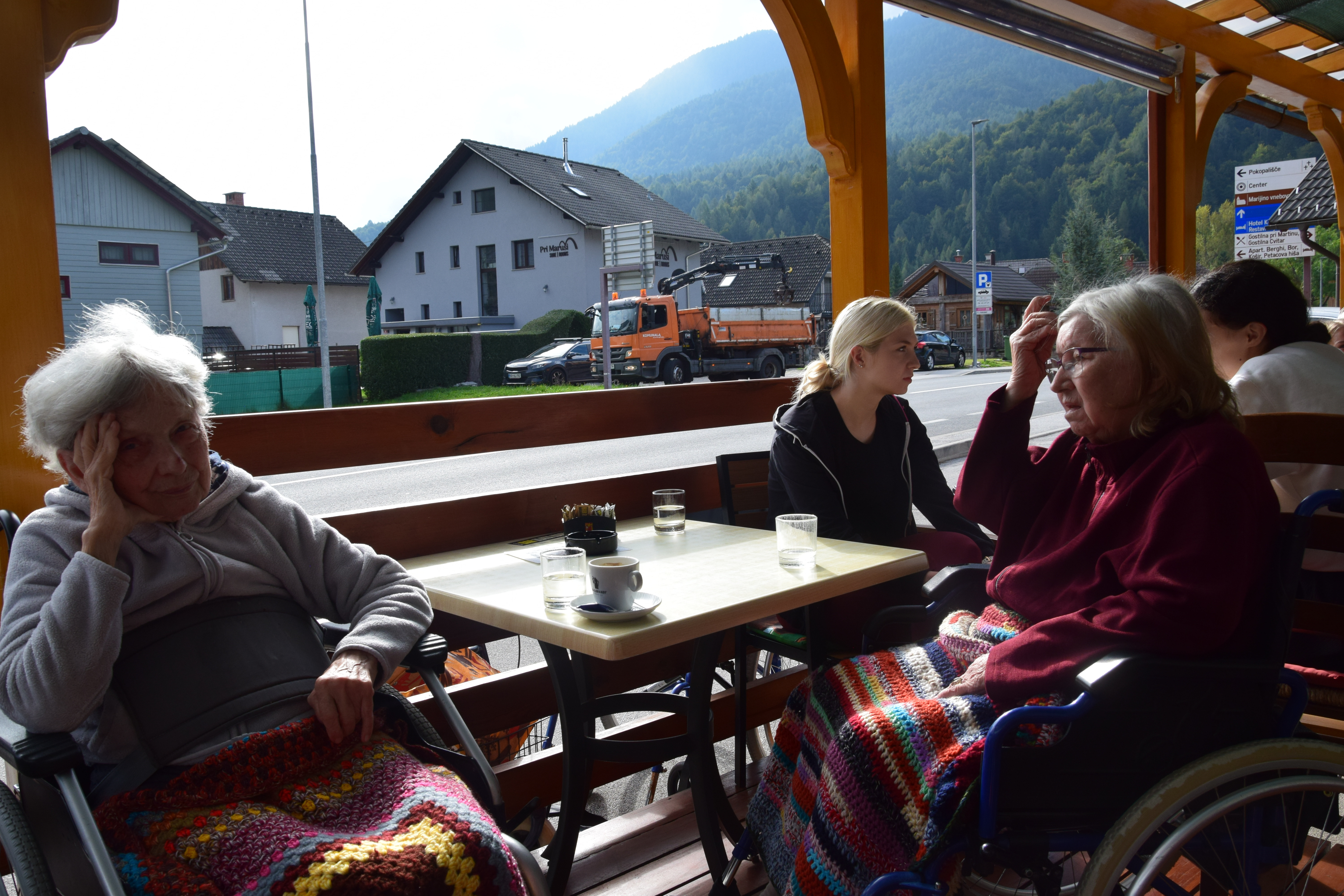 Sprehod po mestu in kavica