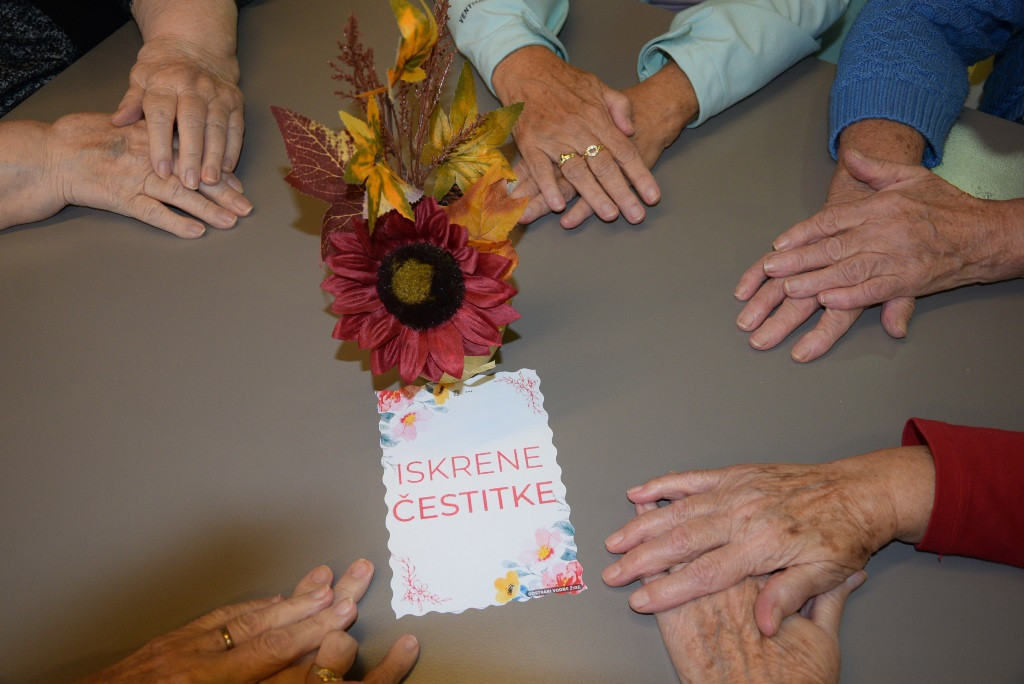 Ta veseli petek in klapa Gallus