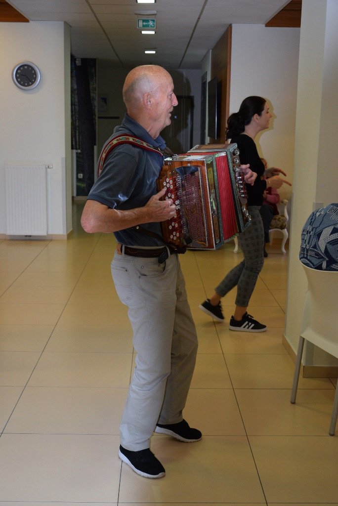 Ta veseli petek in klapa Gallus