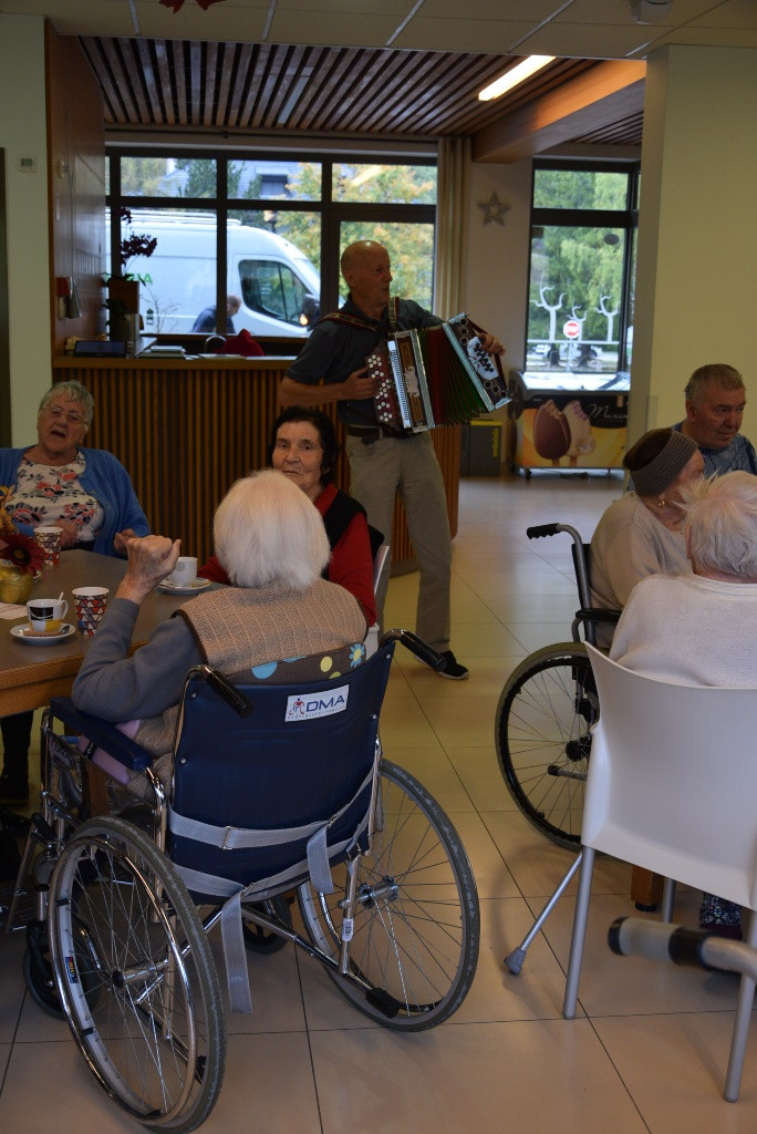 Ta veseli petek in klapa Gallus