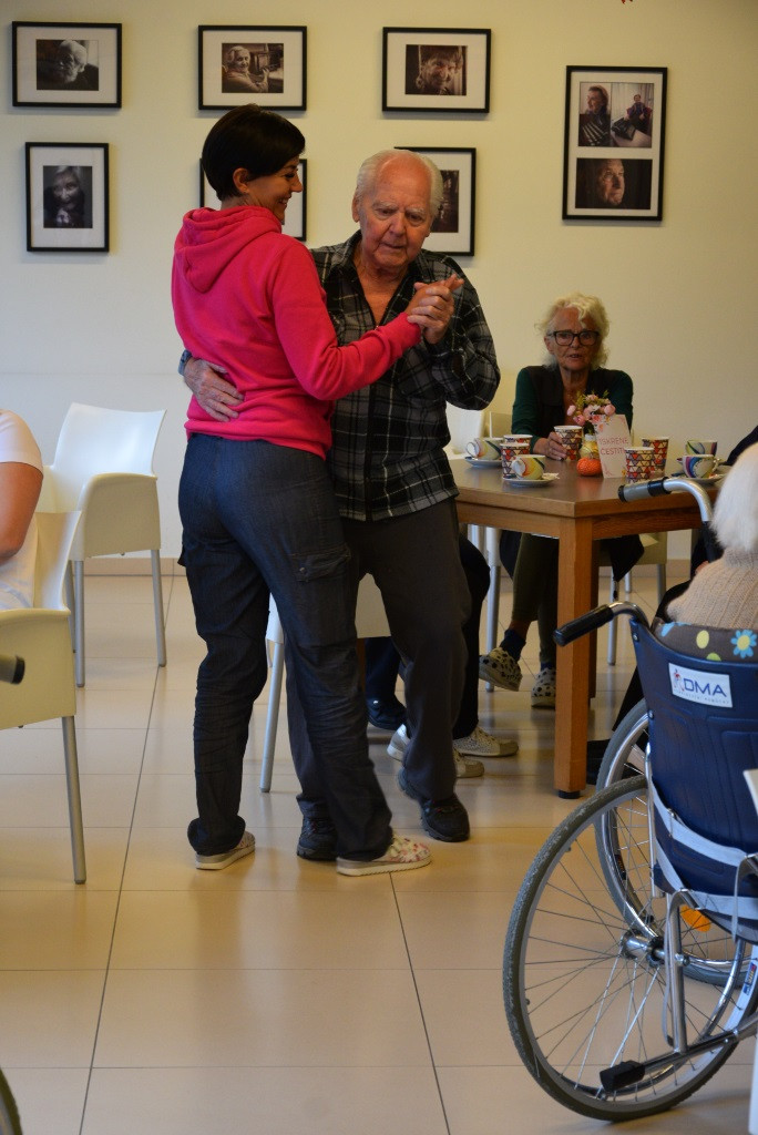 Ta veseli petek in klapa Gallus