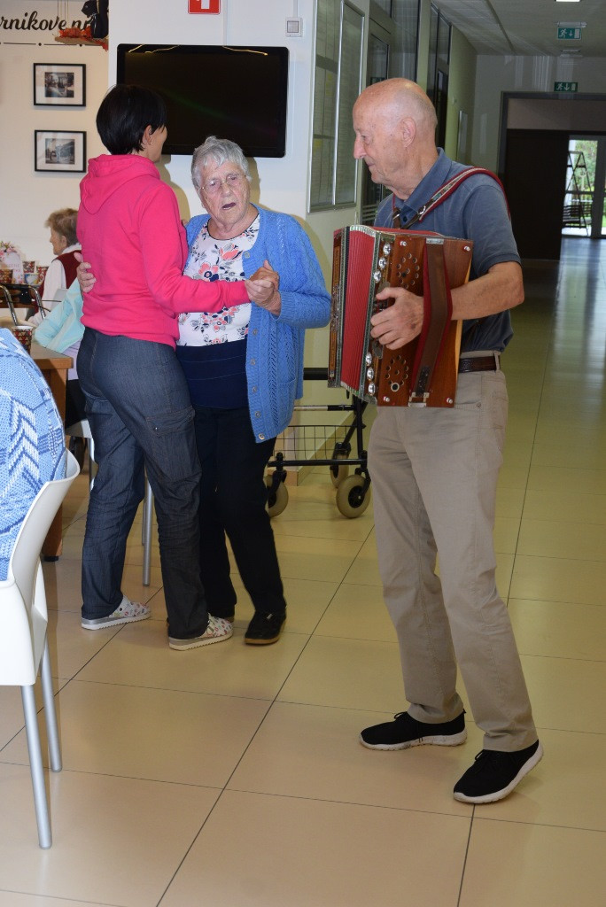 Ta veseli petek in klapa Gallus