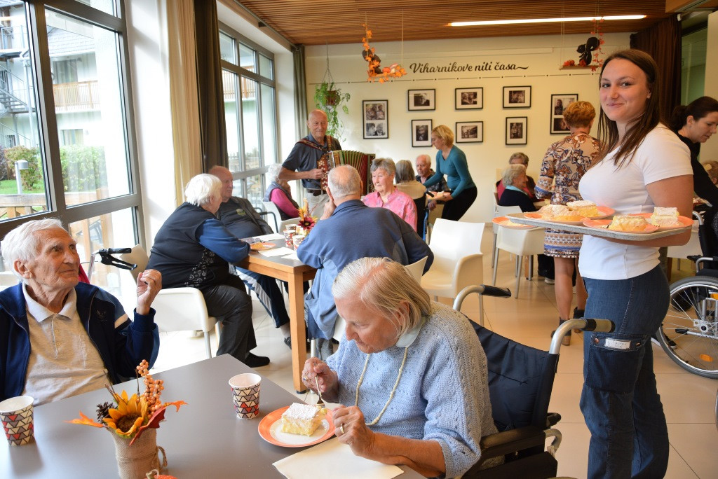 Ta veseli petek in klapa Gallus