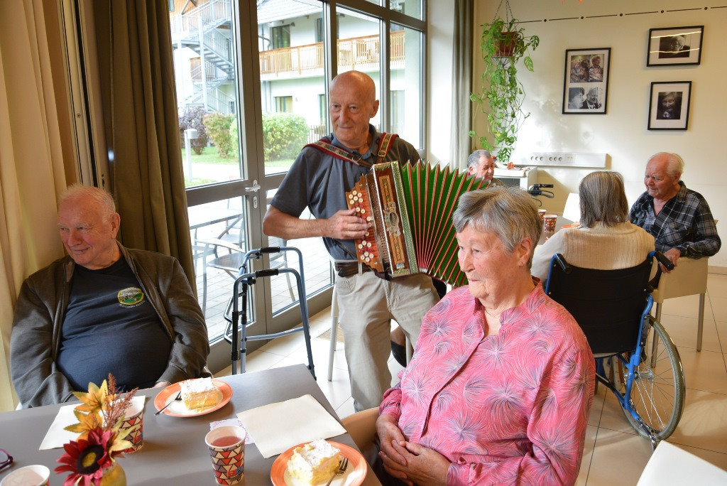 Ta veseli petek in klapa Gallus