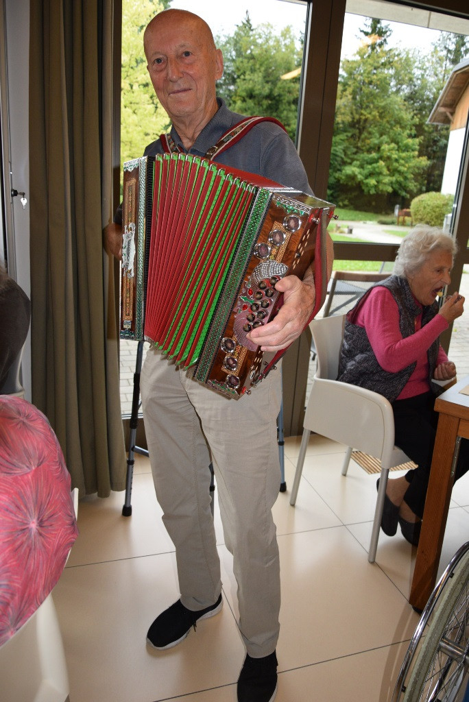 Ta veseli petek in klapa Gallus