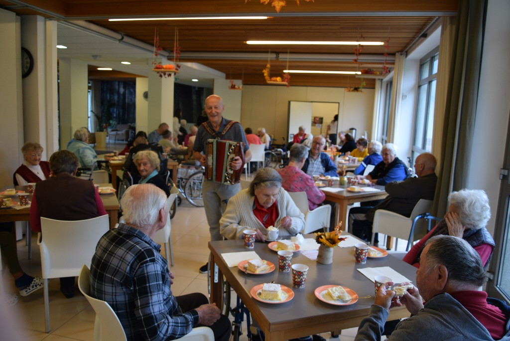 Ta veseli petek in klapa Gallus