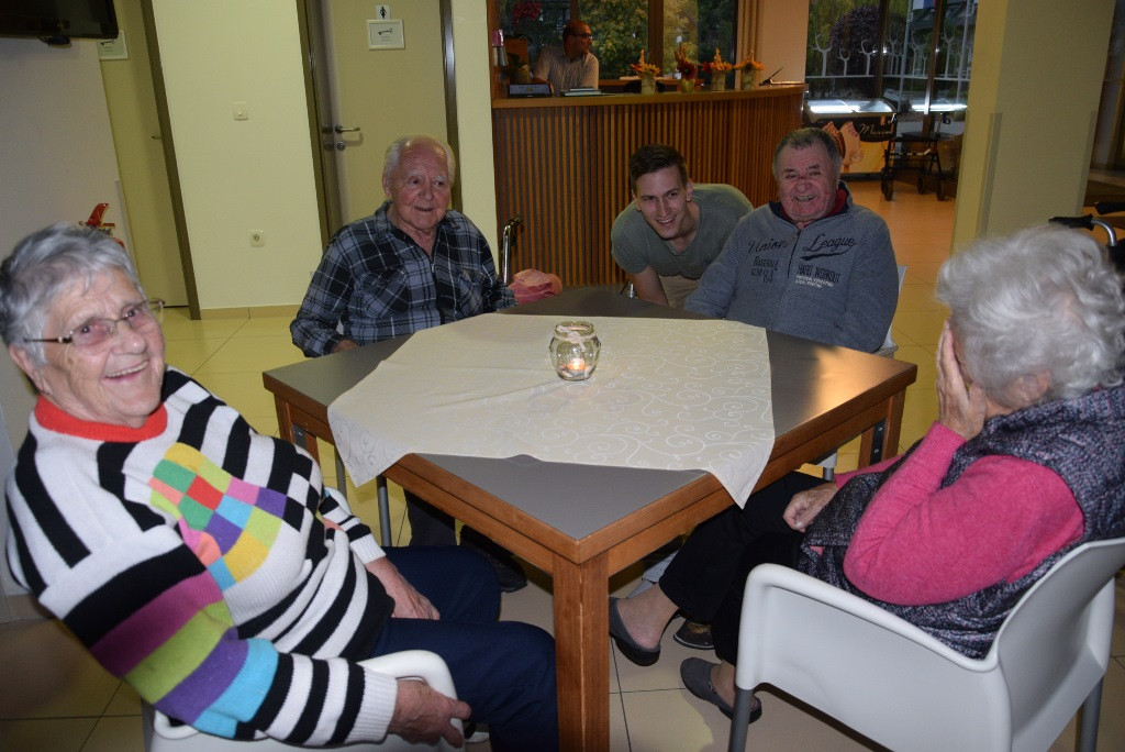 Ta veseli petek in klapa Gallus (Mednarodni dan starejših)