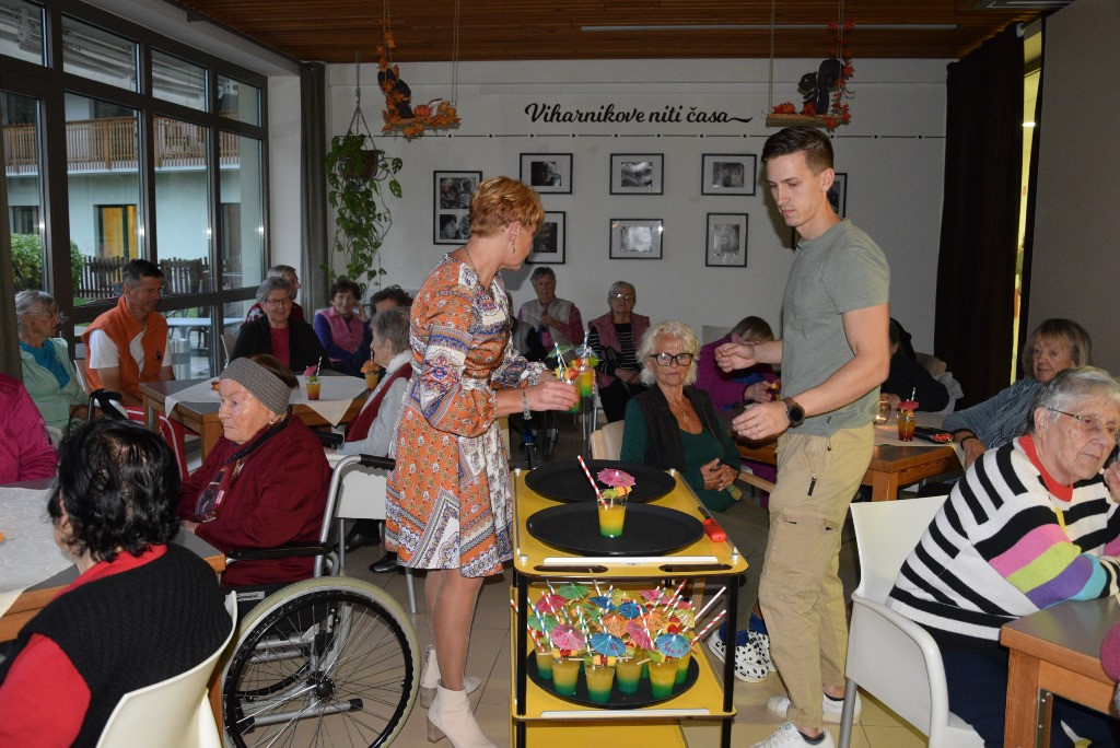 Ta veseli petek in klapa Gallus (Mednarodni dan starejših)