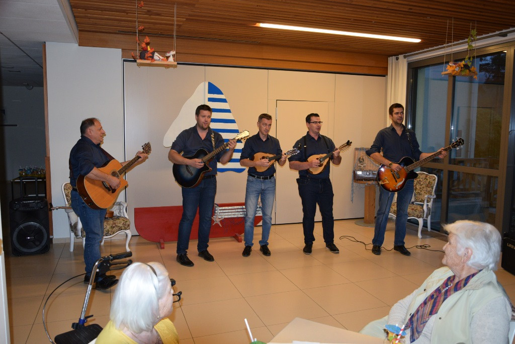 Ta veseli petek in klapa Gallus (Mednarodni dan starejših)