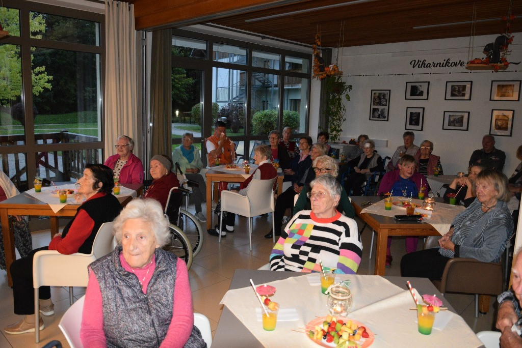 Ta veseli petek in klapa Gallus (Mednarodni dan starejših)