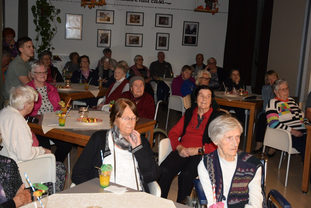 Ta veseli petek in klapa Gallus (Mednarodni dan starejših)