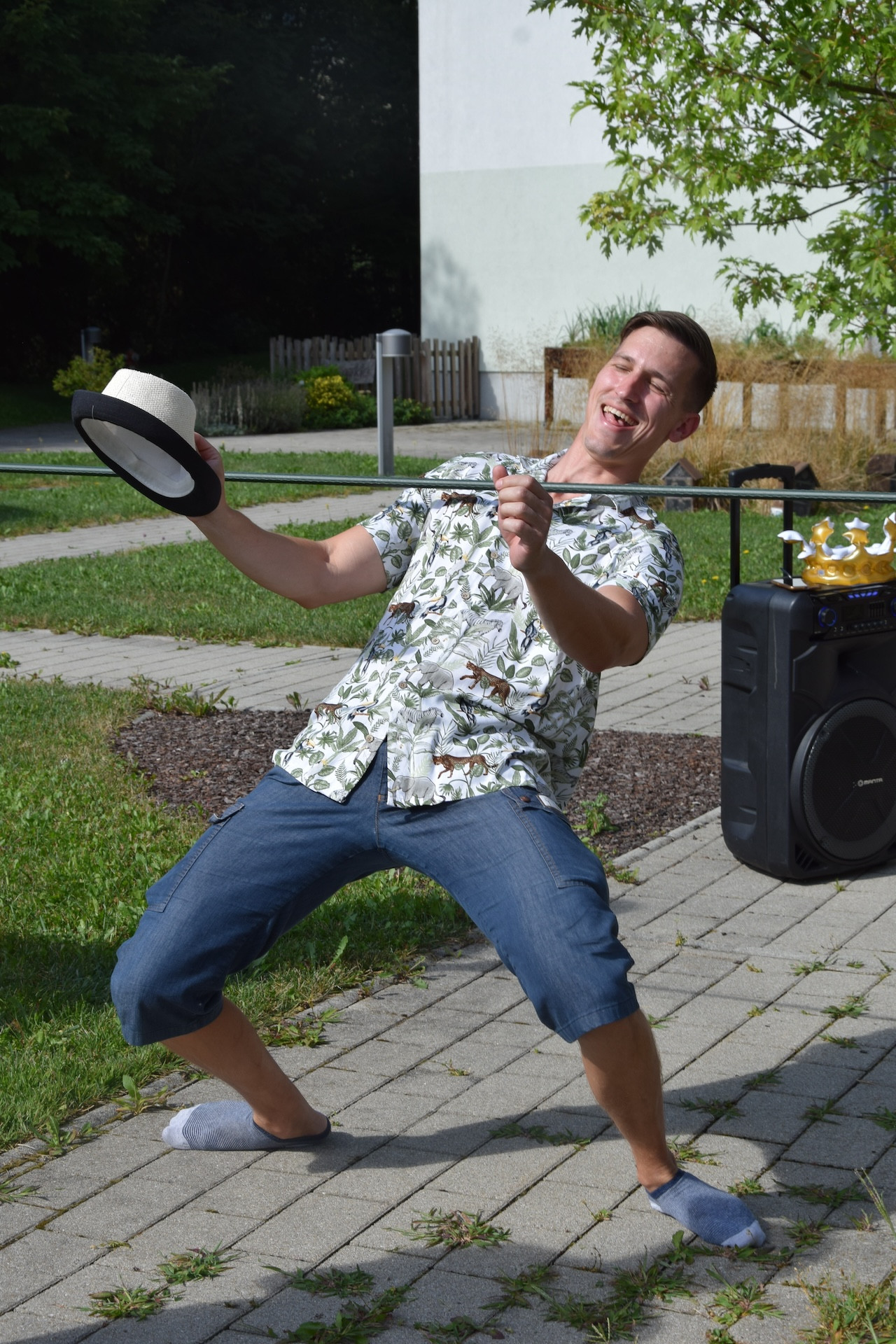 Ta veseli petek - Tropski viharnik