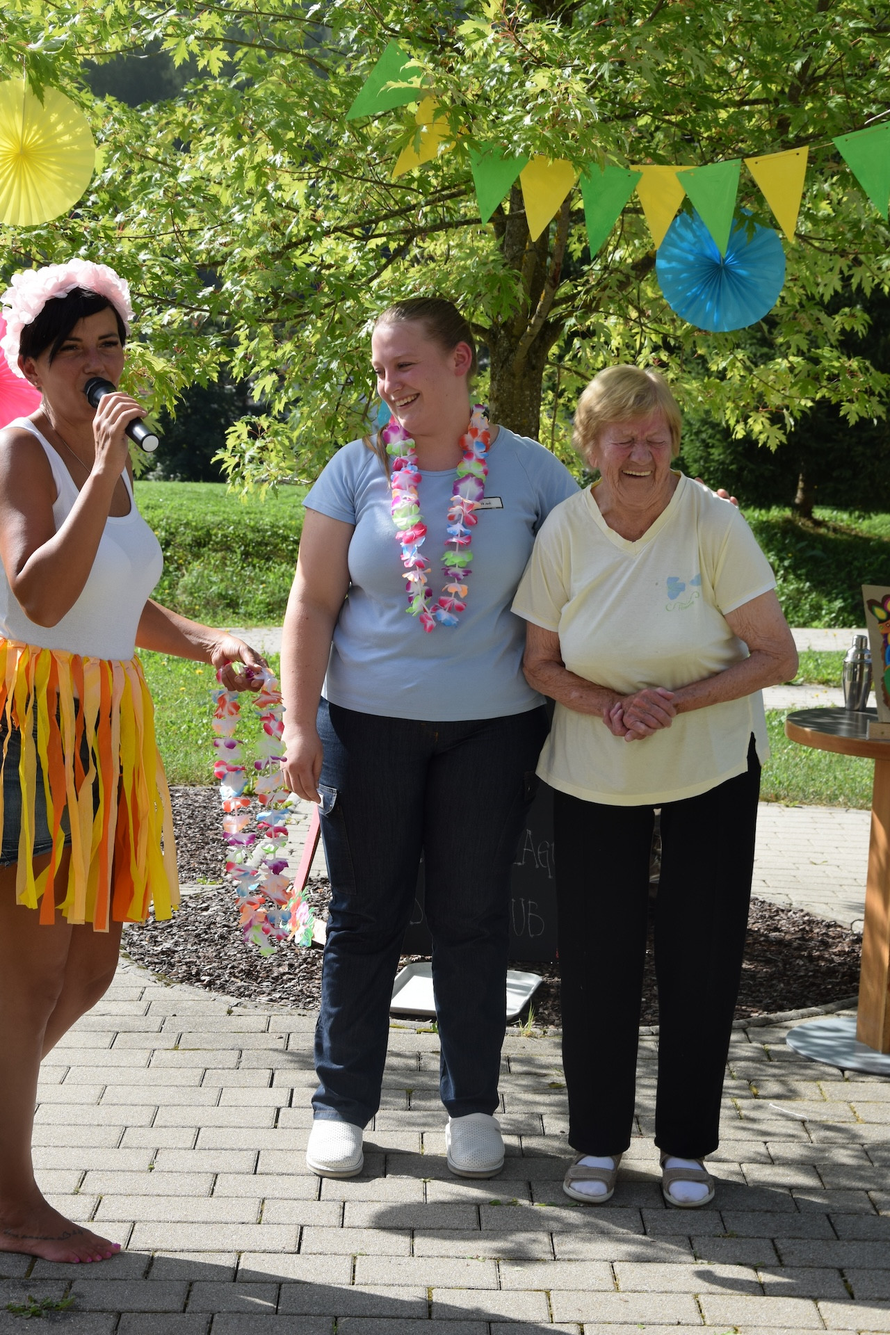 Ta veseli petek - Tropski viharnik