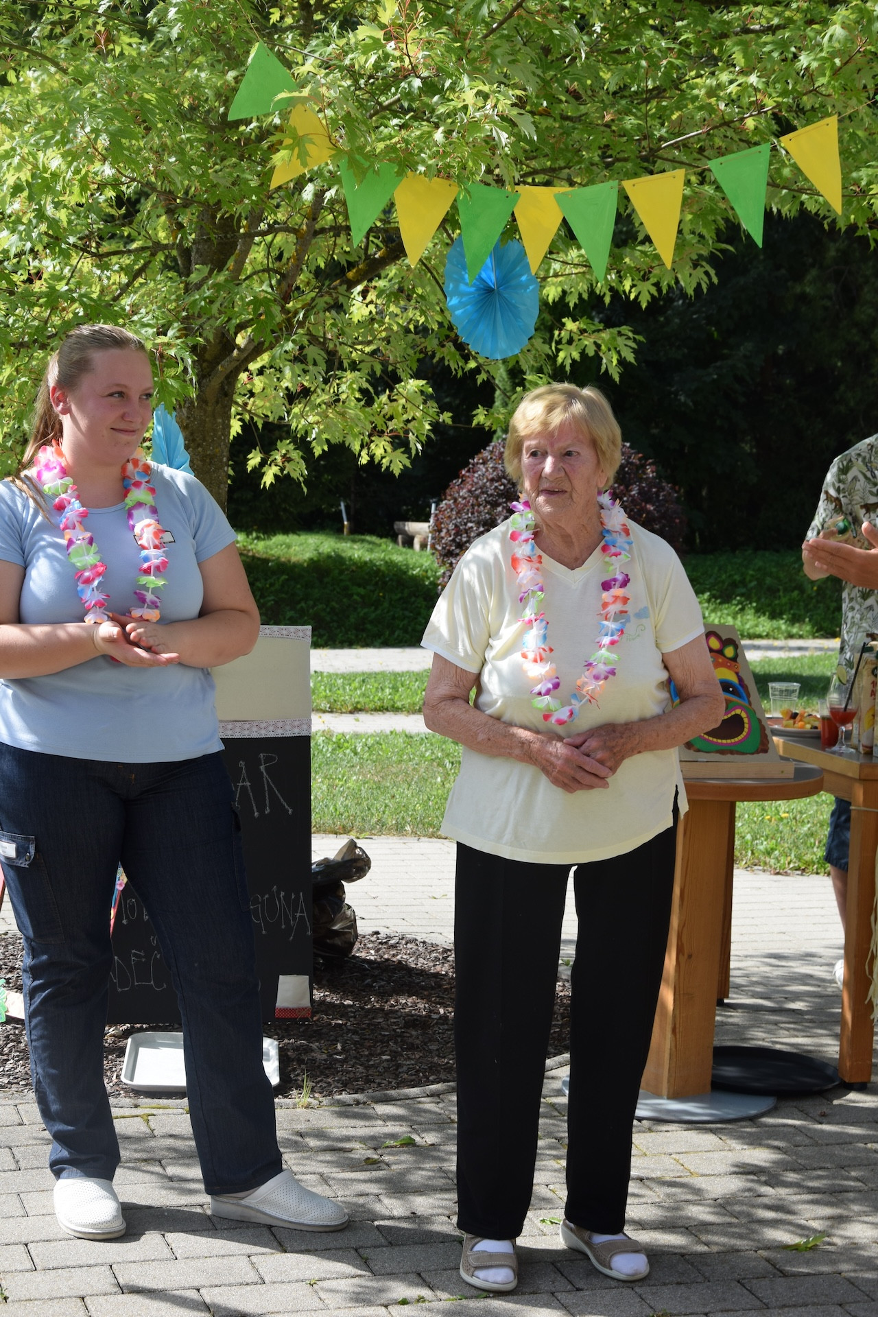 Ta veseli petek - Tropski viharnik