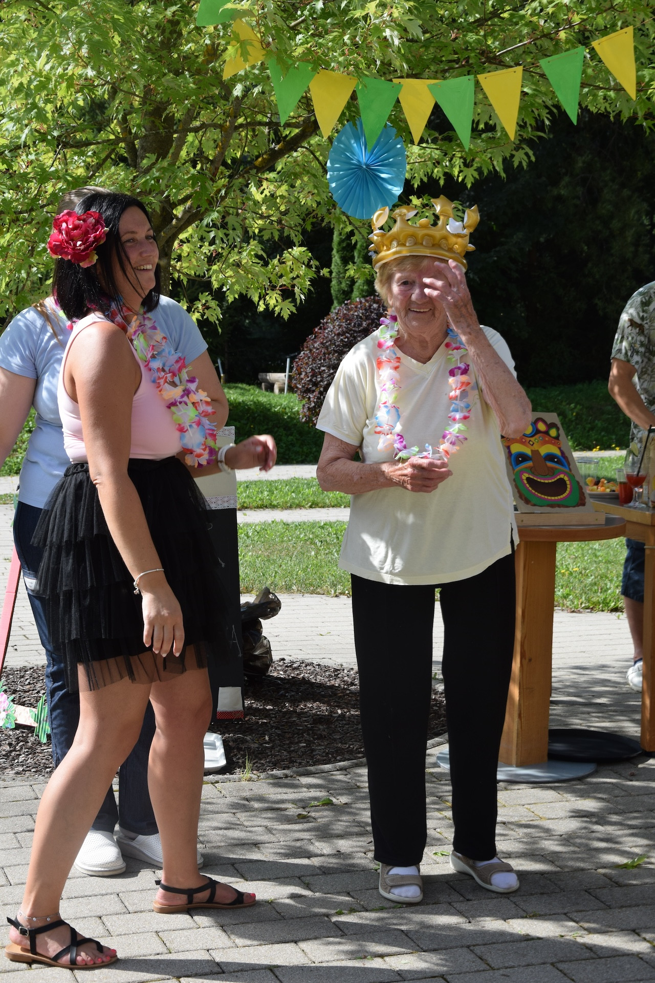 Ta veseli petek - Tropski viharnik