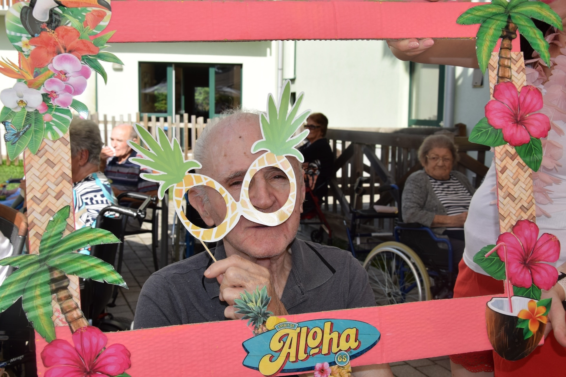 Ta veseli petek - Tropski viharnik