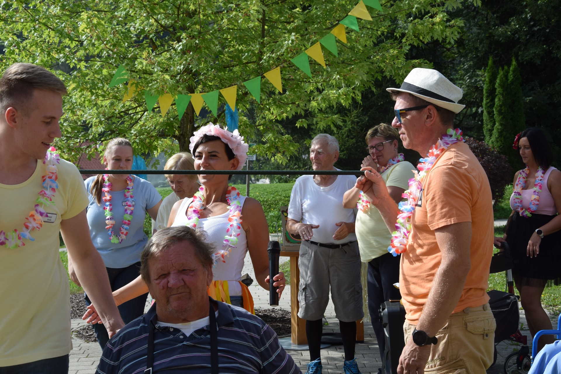 Ta veseli petek - Tropski viharnik