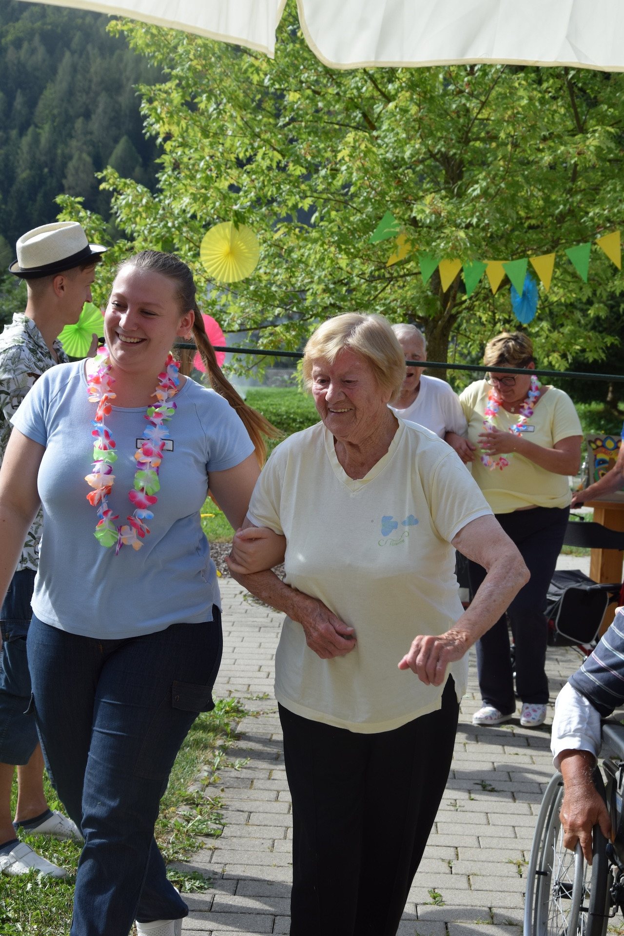 Ta veseli petek - Tropski viharnik