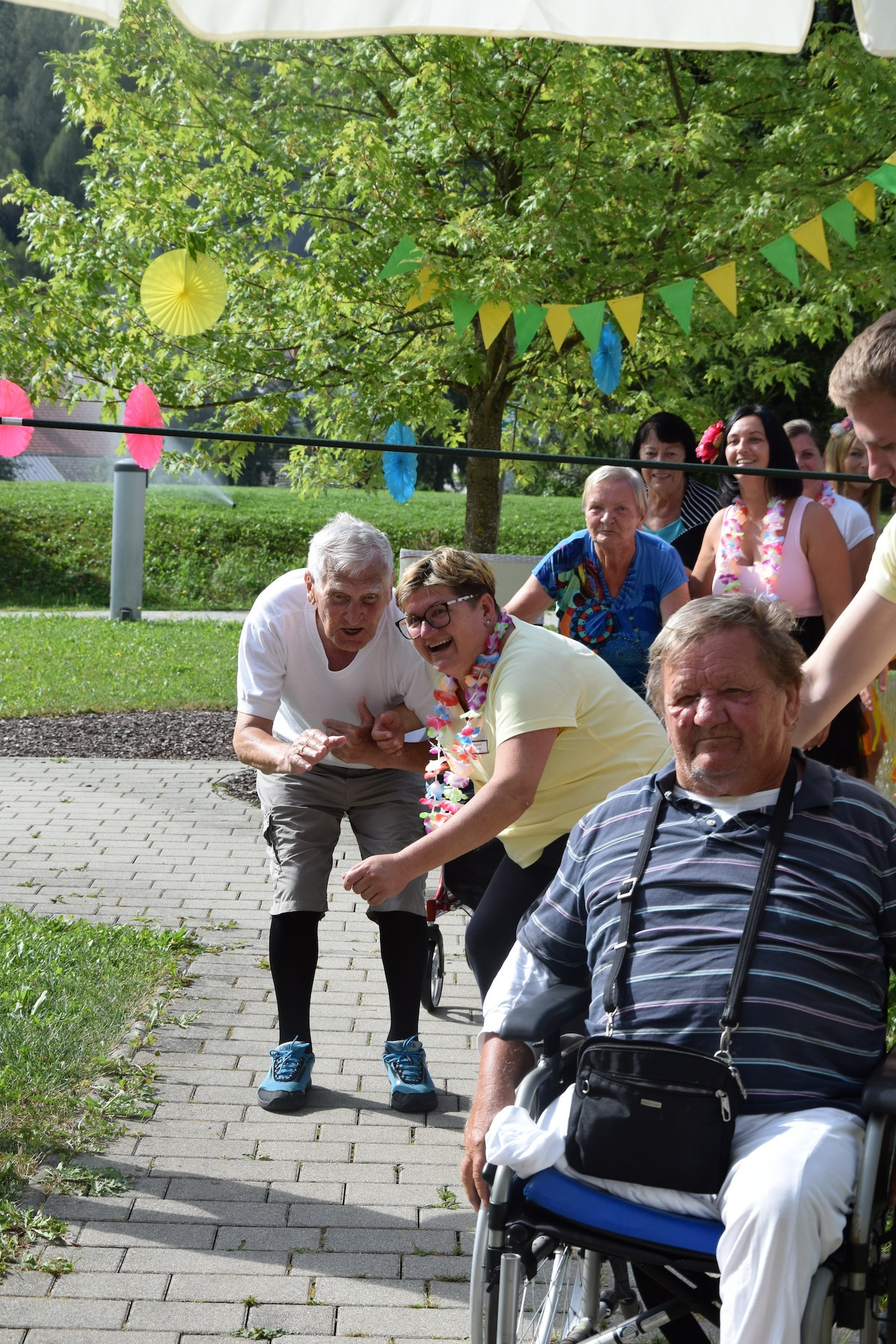 Ta veseli petek - Tropski viharnik