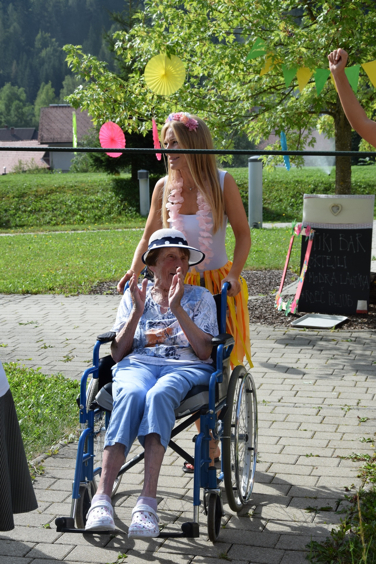 Ta veseli petek - Tropski viharnik