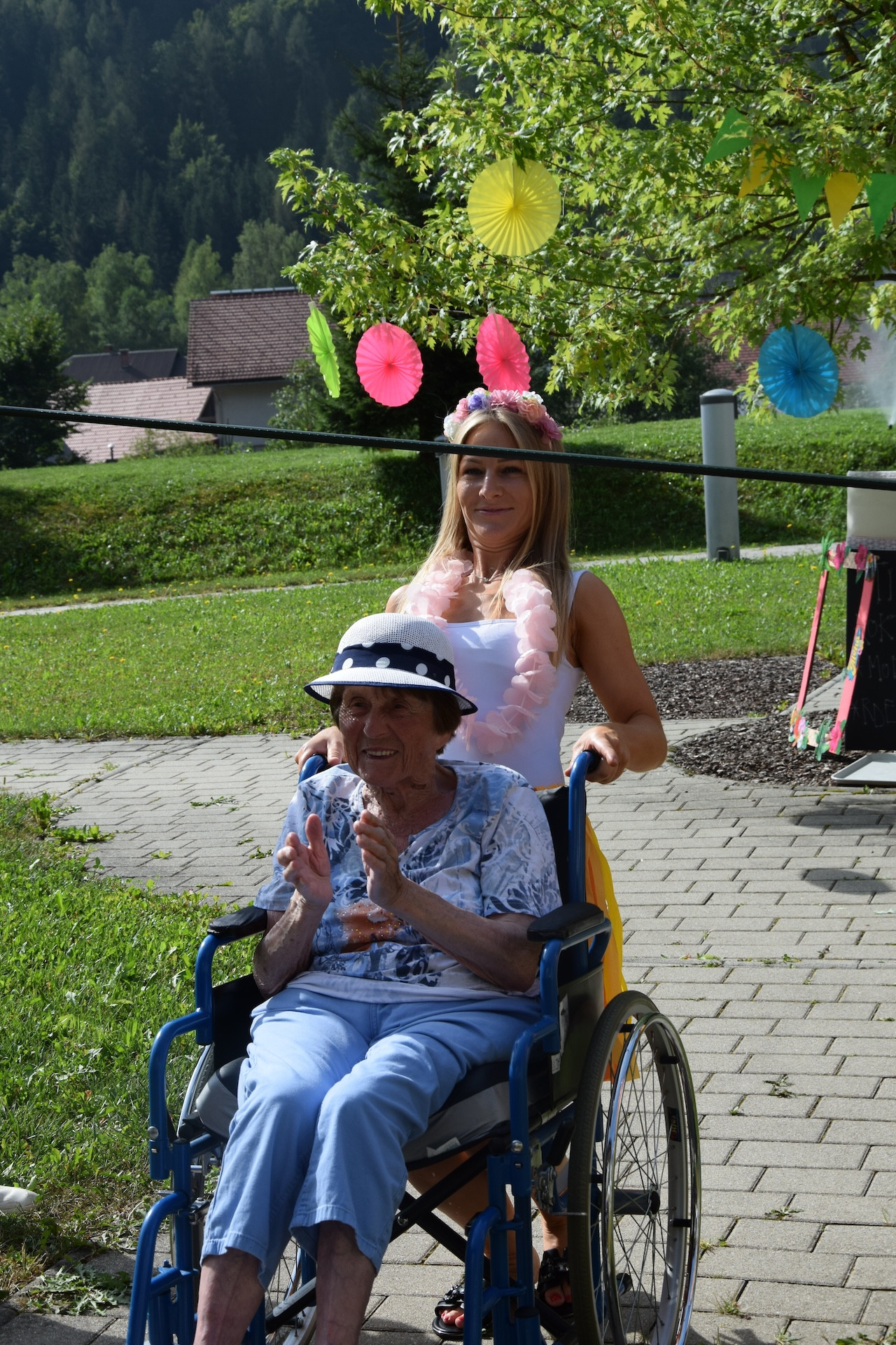 Ta veseli petek - Tropski viharnik