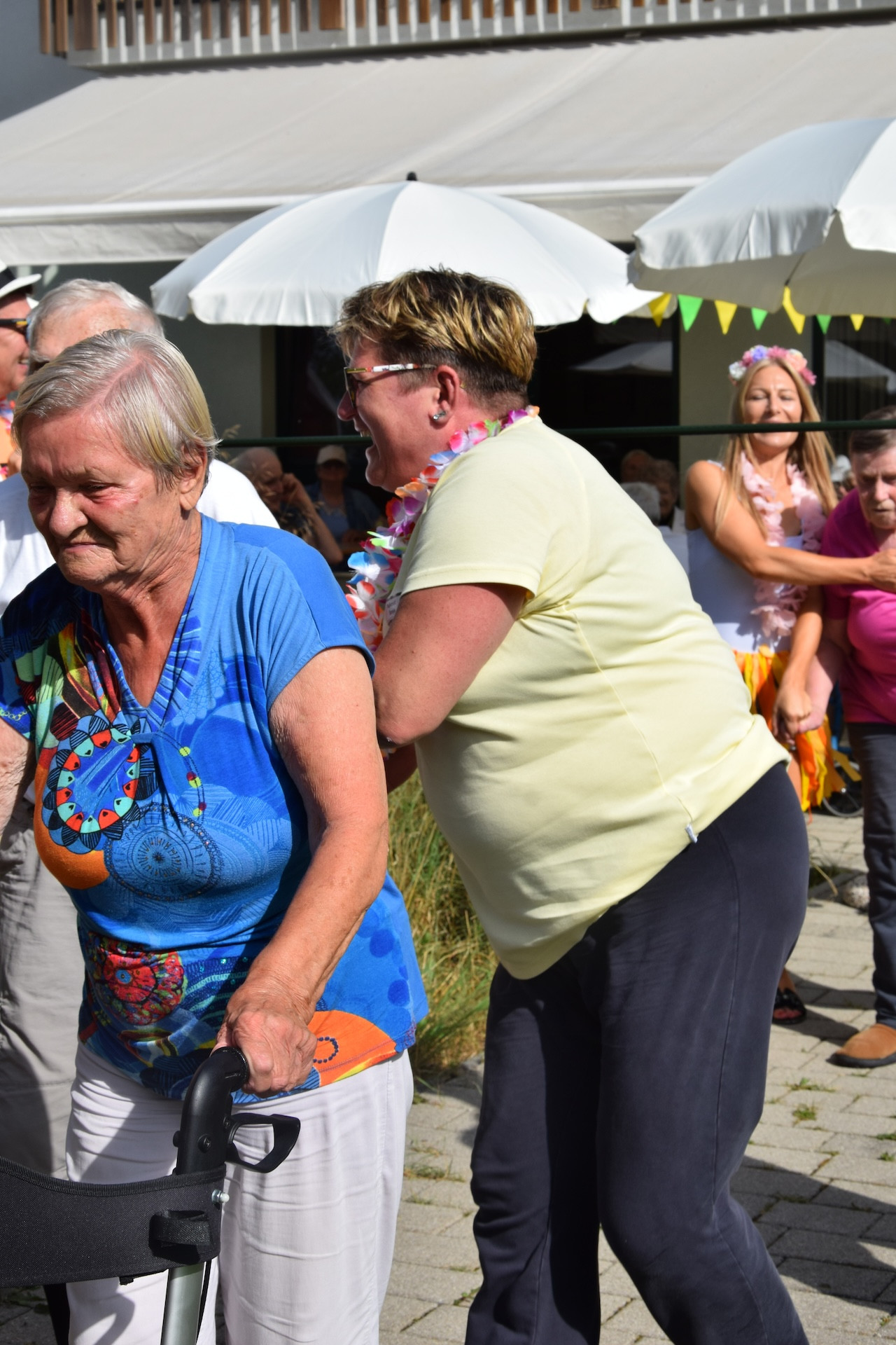 Ta veseli petek - Tropski viharnik