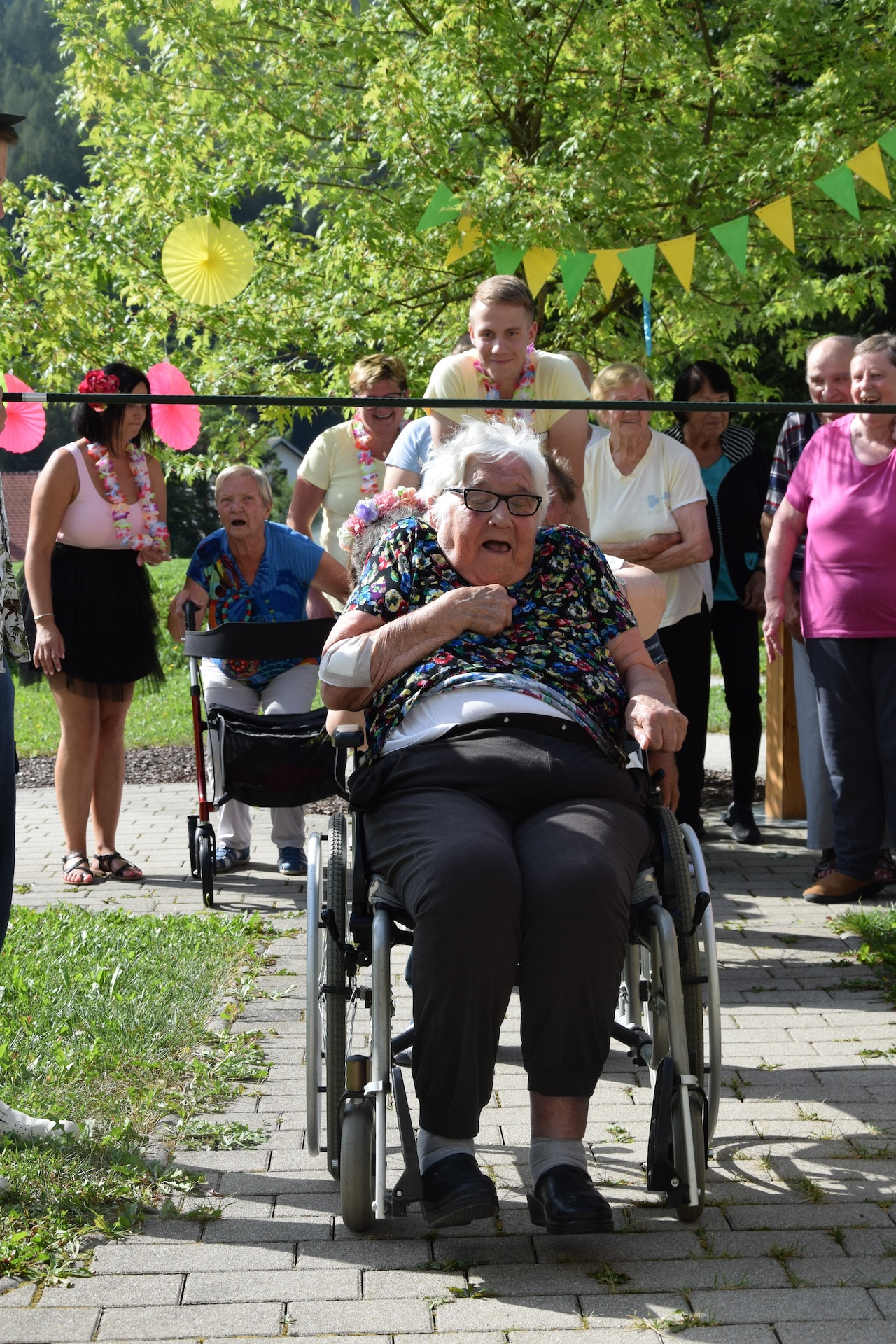 Ta veseli petek - Tropski viharnik