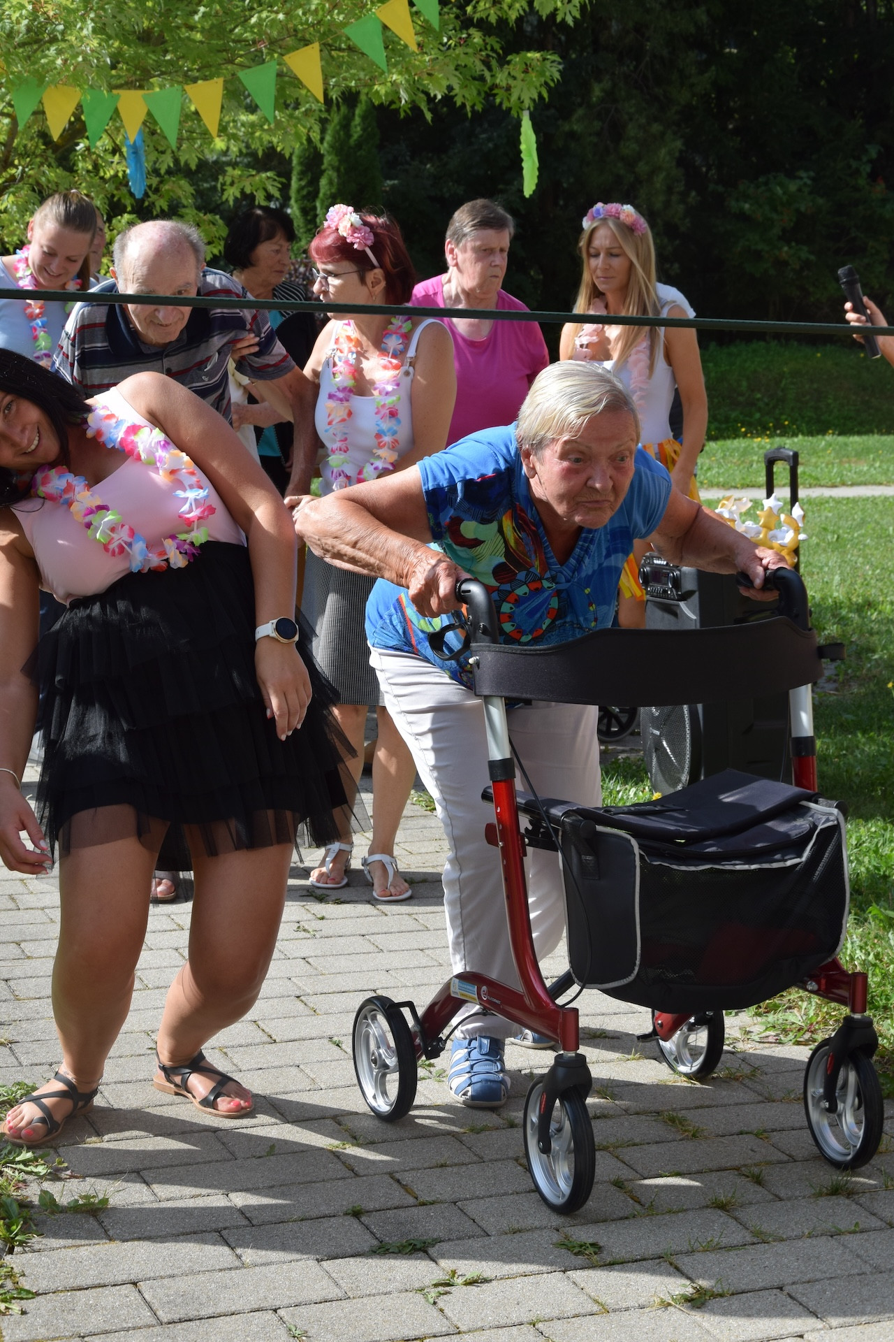 Ta veseli petek - Tropski viharnik