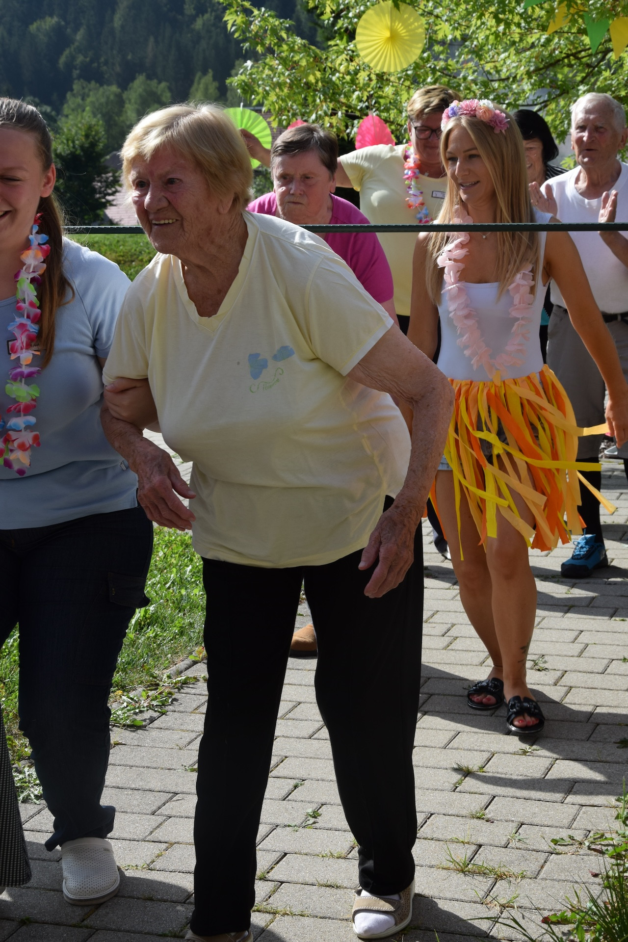 Ta veseli petek - Tropski viharnik