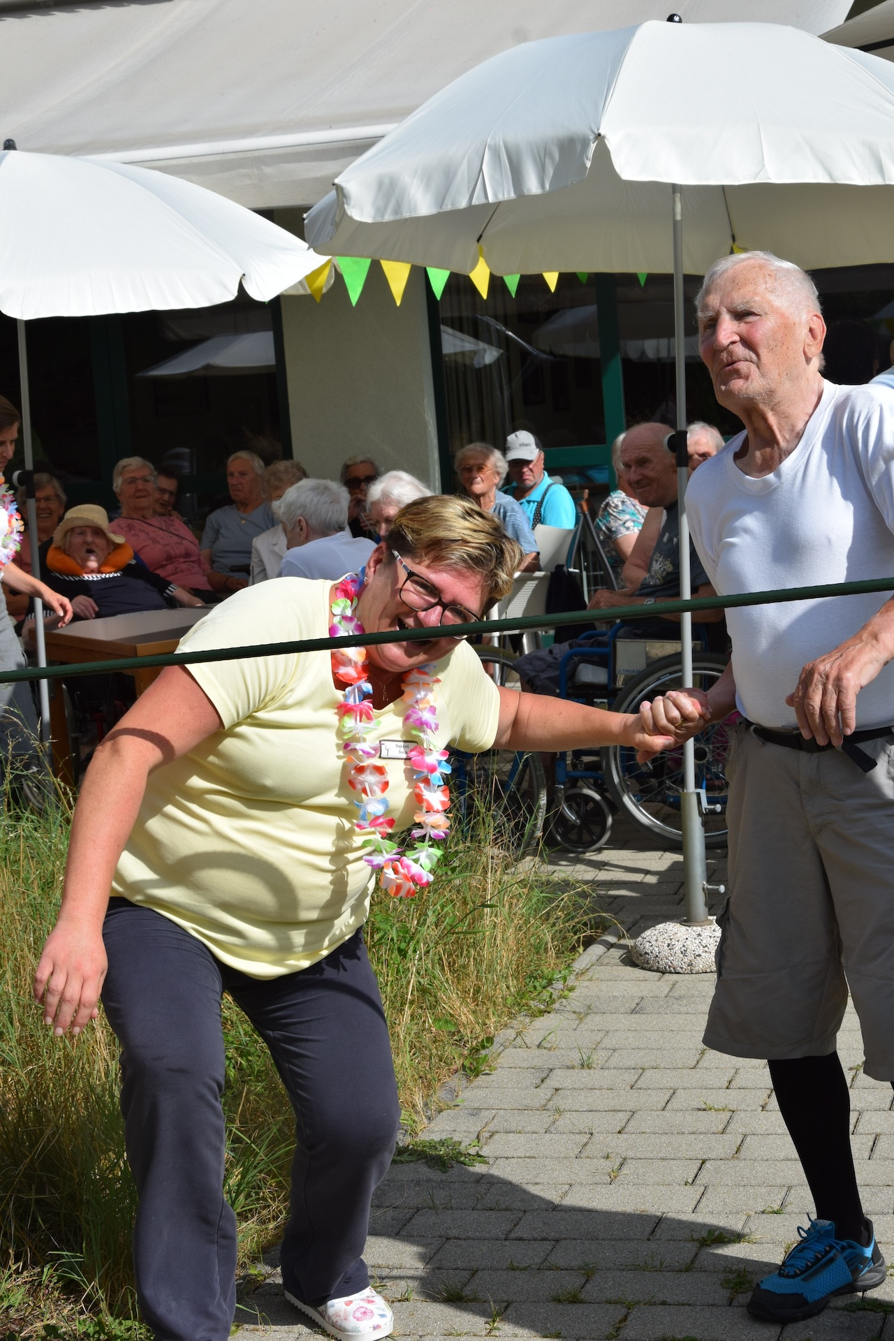 Ta veseli petek - Tropski viharnik