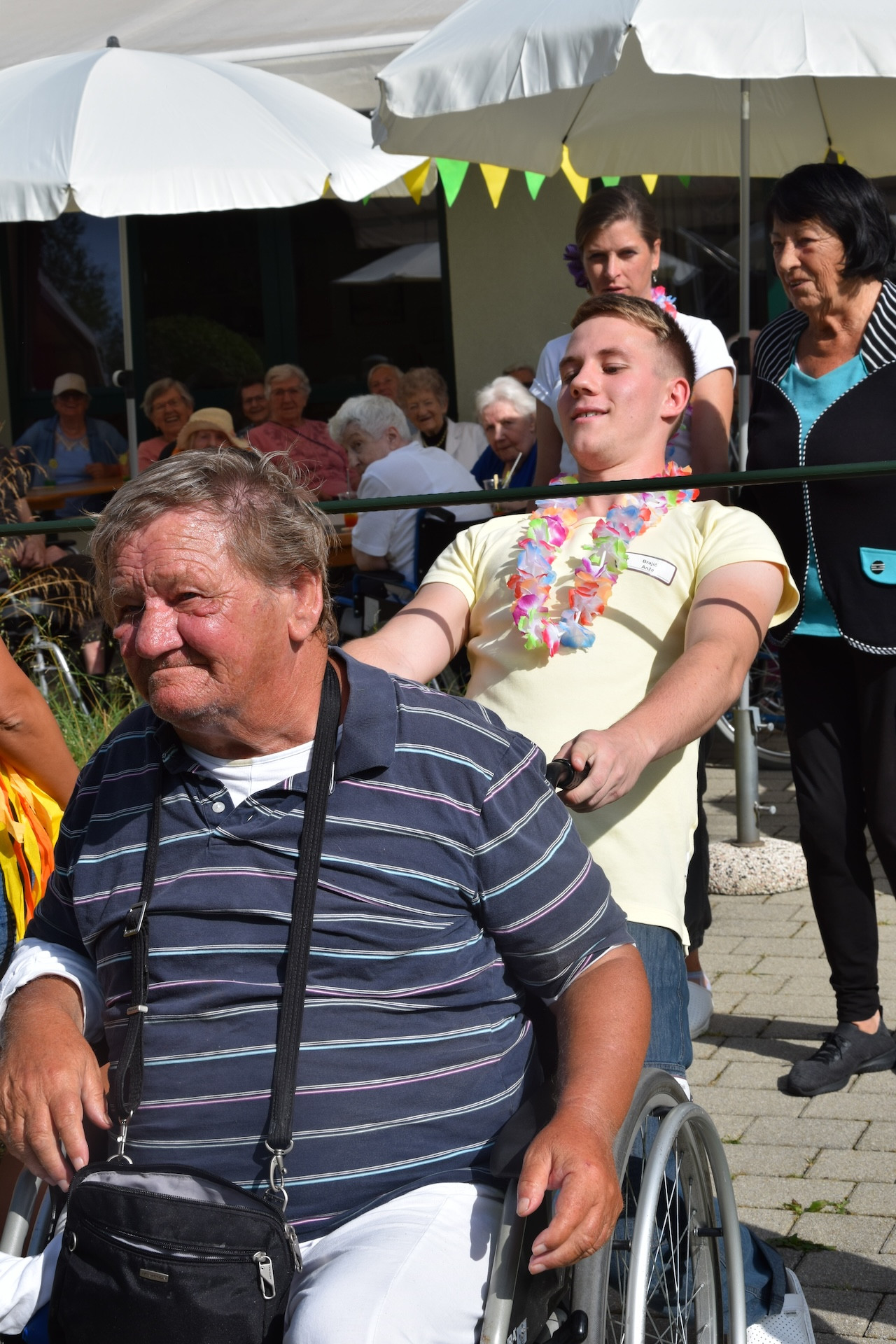 Ta veseli petek - Tropski viharnik