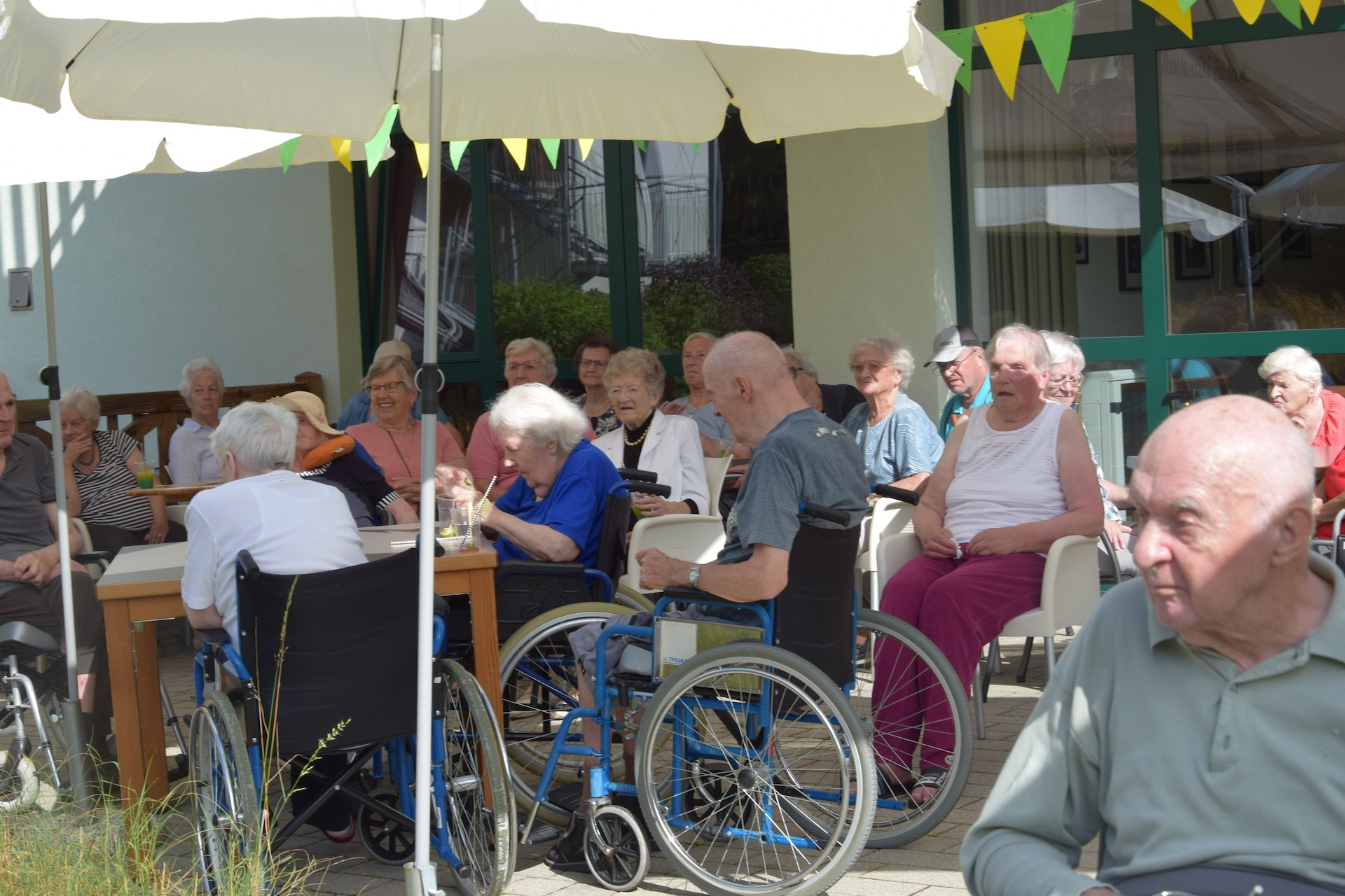 Ta veseli petek - Tropski viharnik