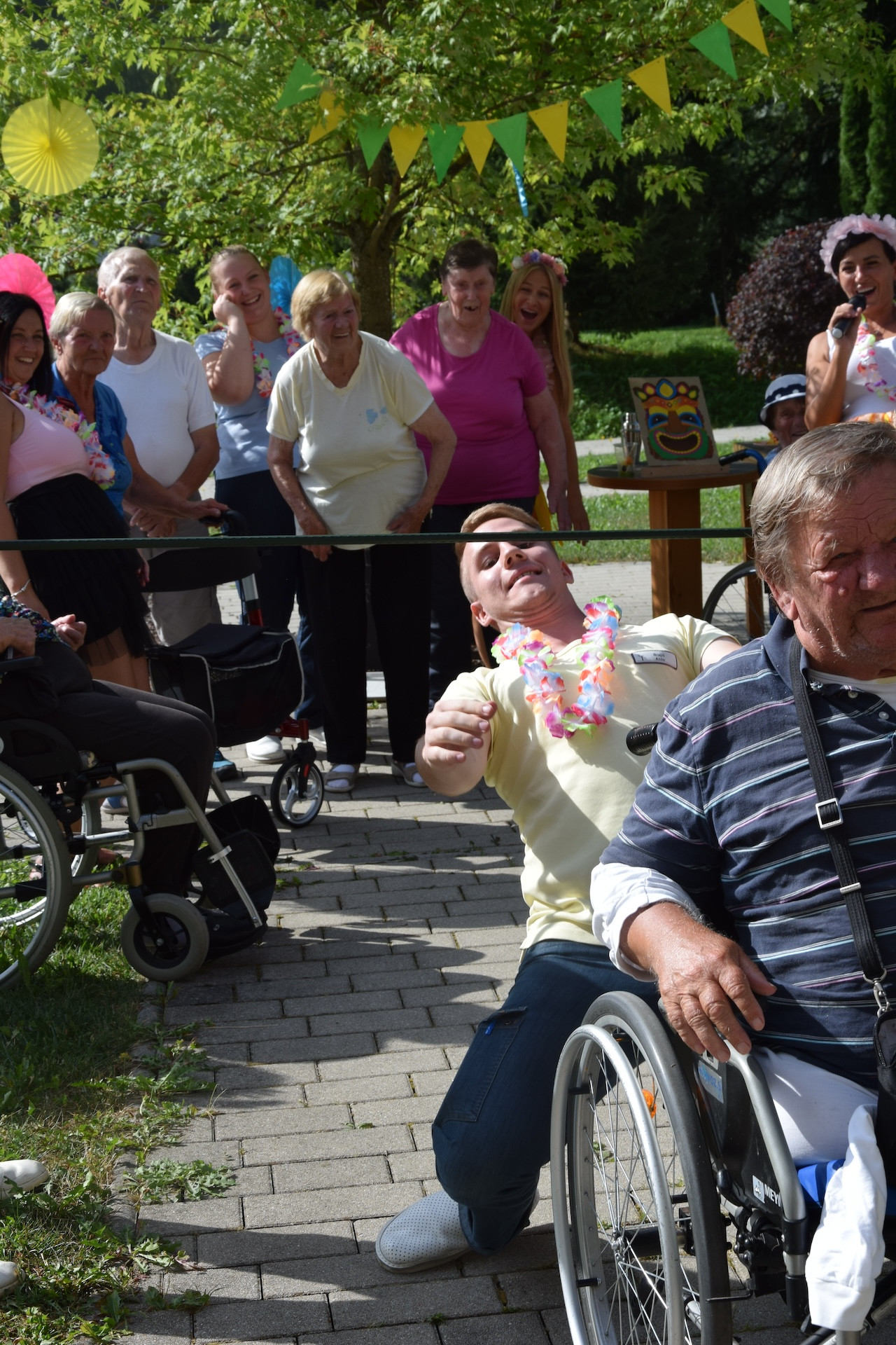 Ta veseli petek - Tropski viharnik