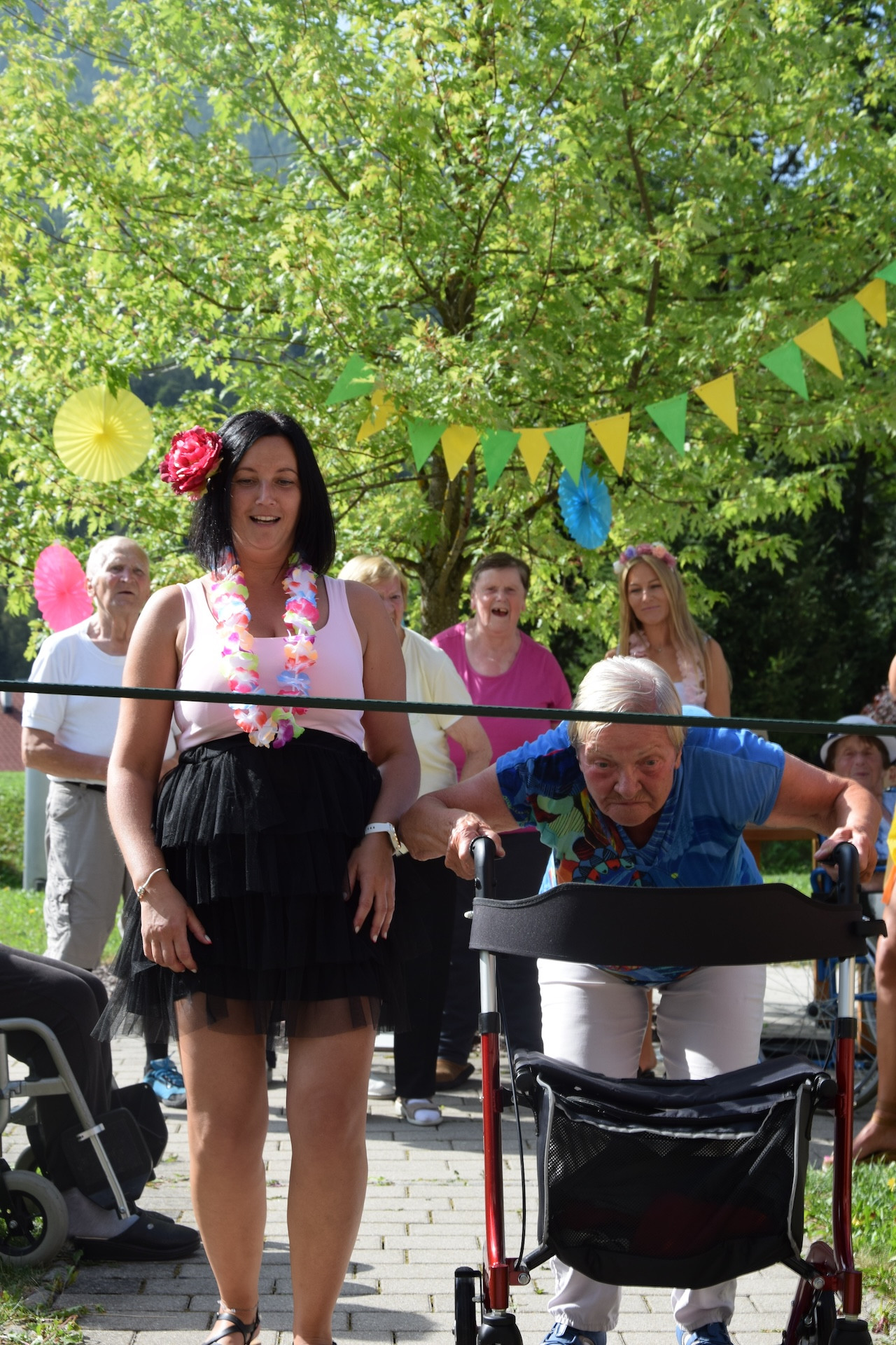 Ta veseli petek - Tropski viharnik