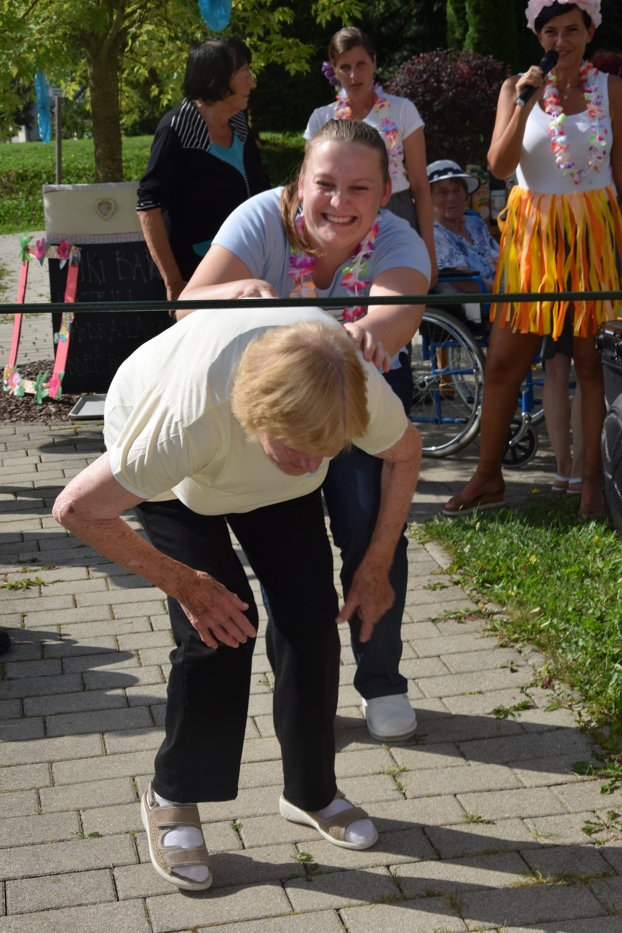 Ta veseli petek - Tropski viharnik