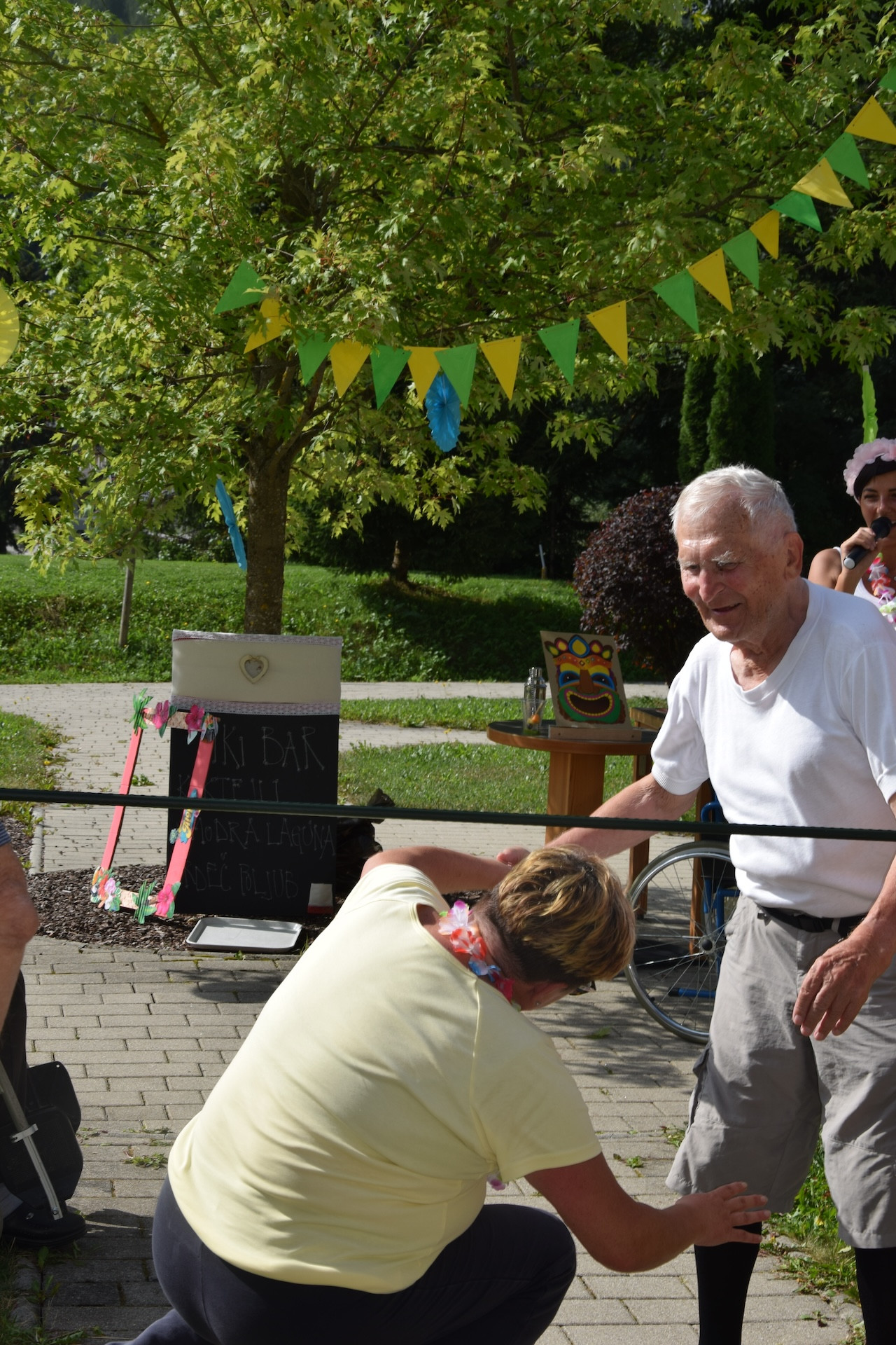 Ta veseli petek - Tropski viharnik