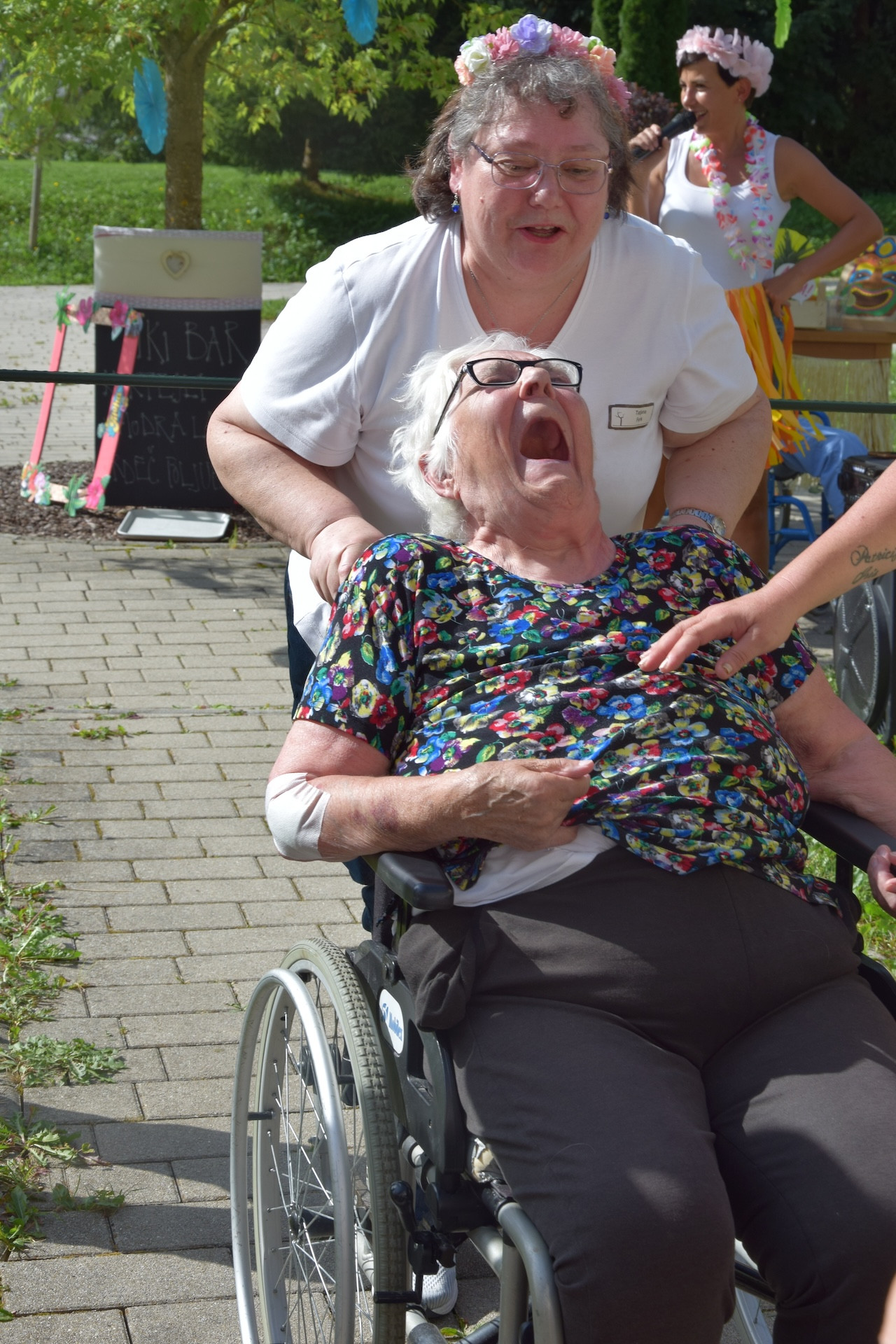 Ta veseli petek - Tropski viharnik