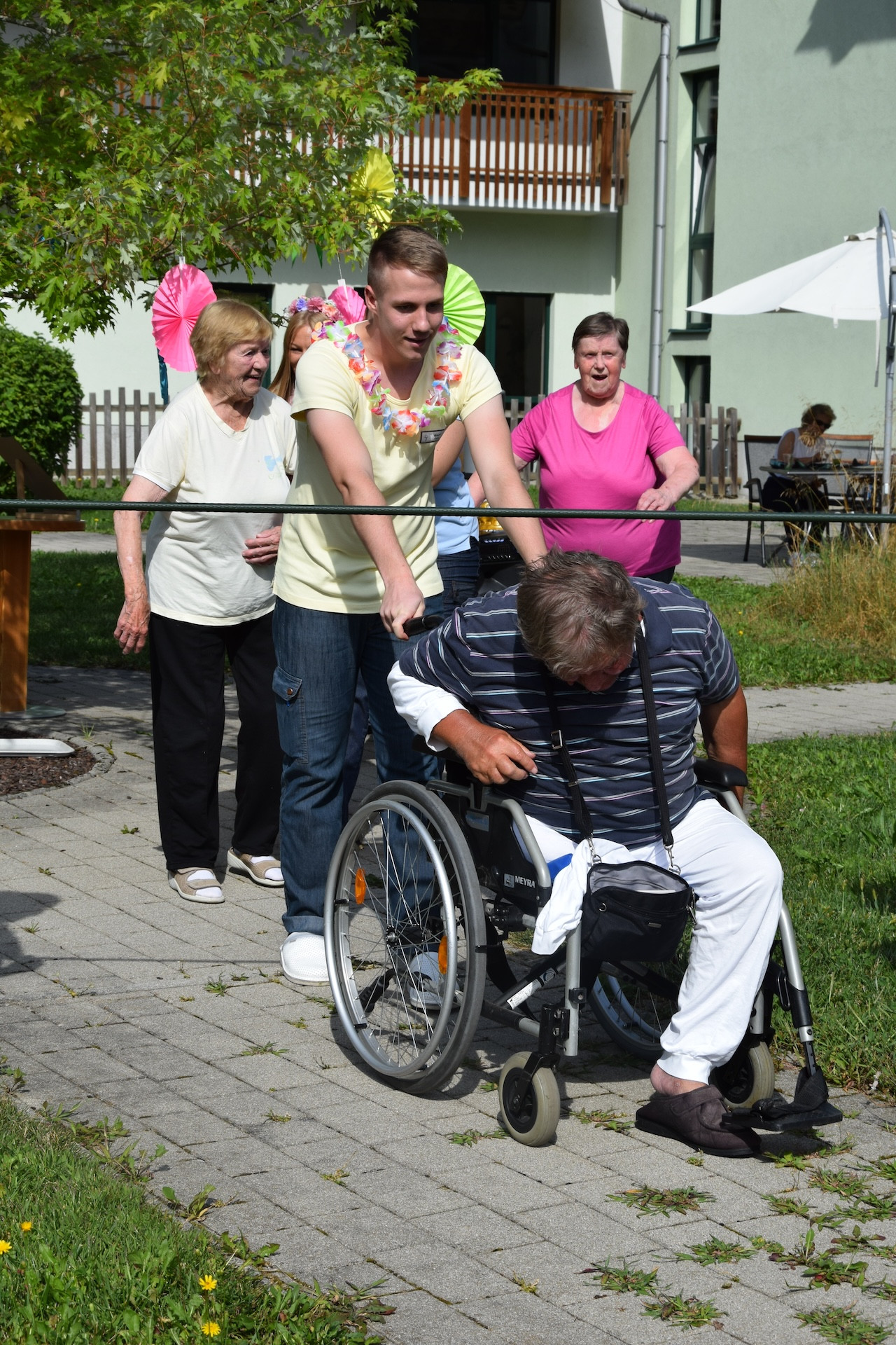 Ta veseli petek - Tropski viharnik