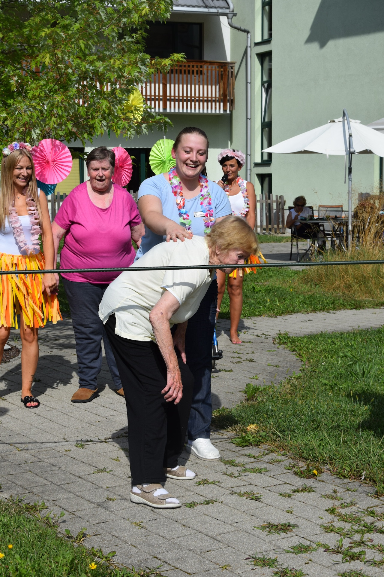 Ta veseli petek - Tropski viharnik