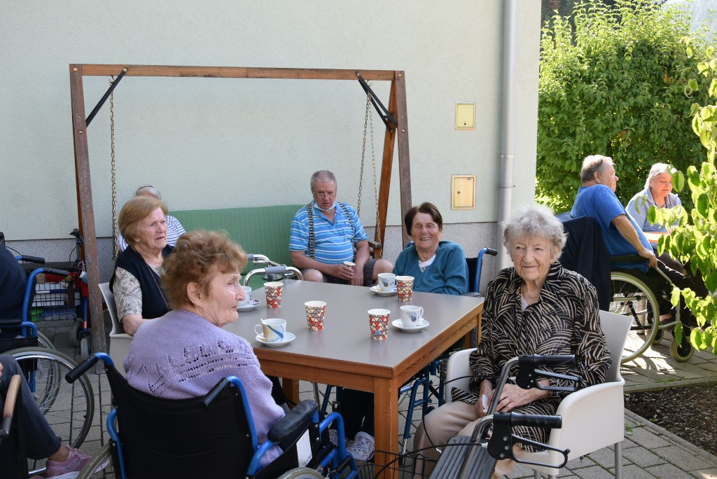 Ta veseli petek v parku doma