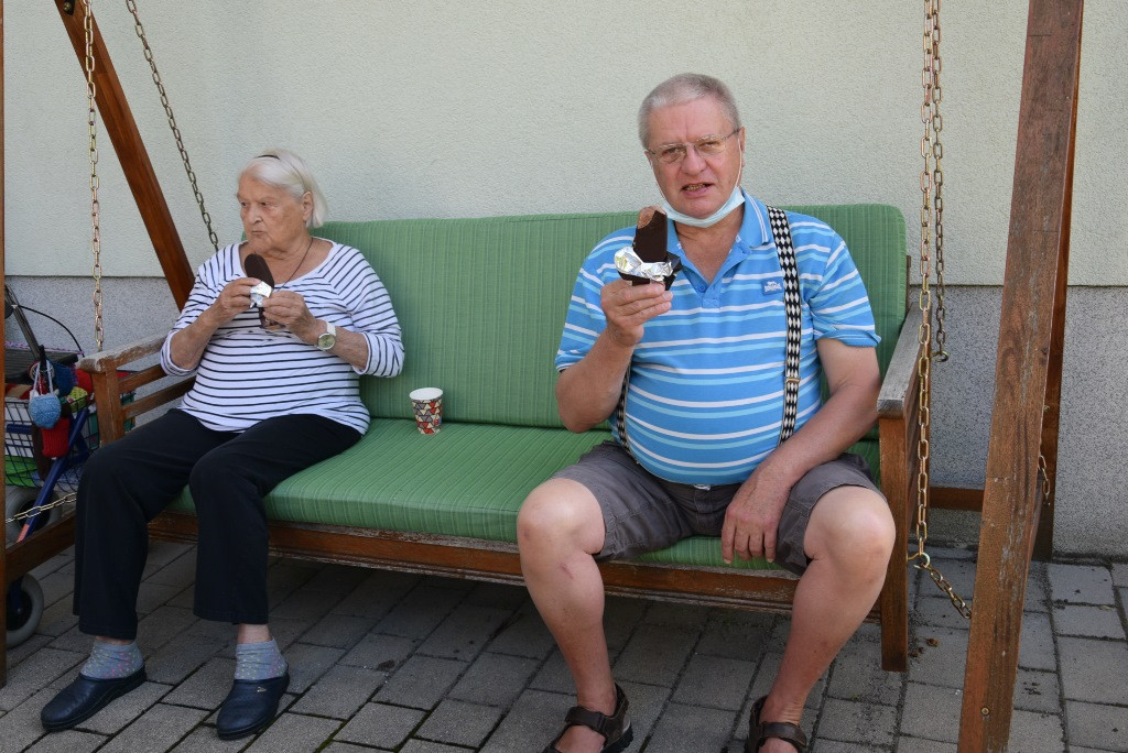 Ta veseli petek v parku doma