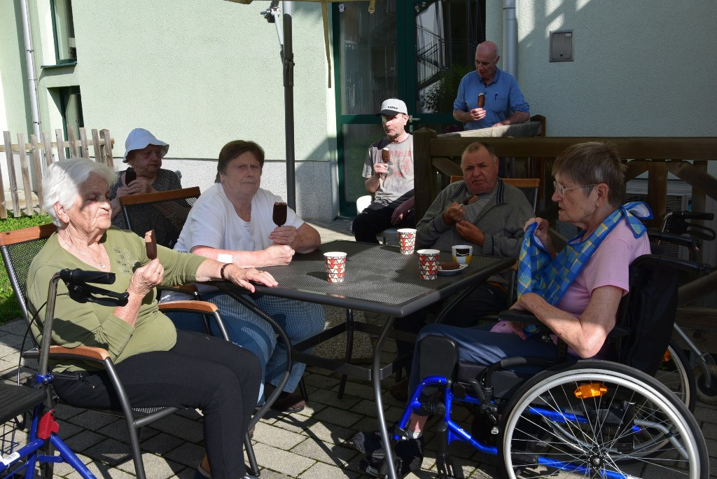 Ta veseli petek v parku doma