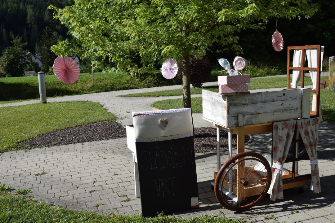 Ta veseli petek v parku doma